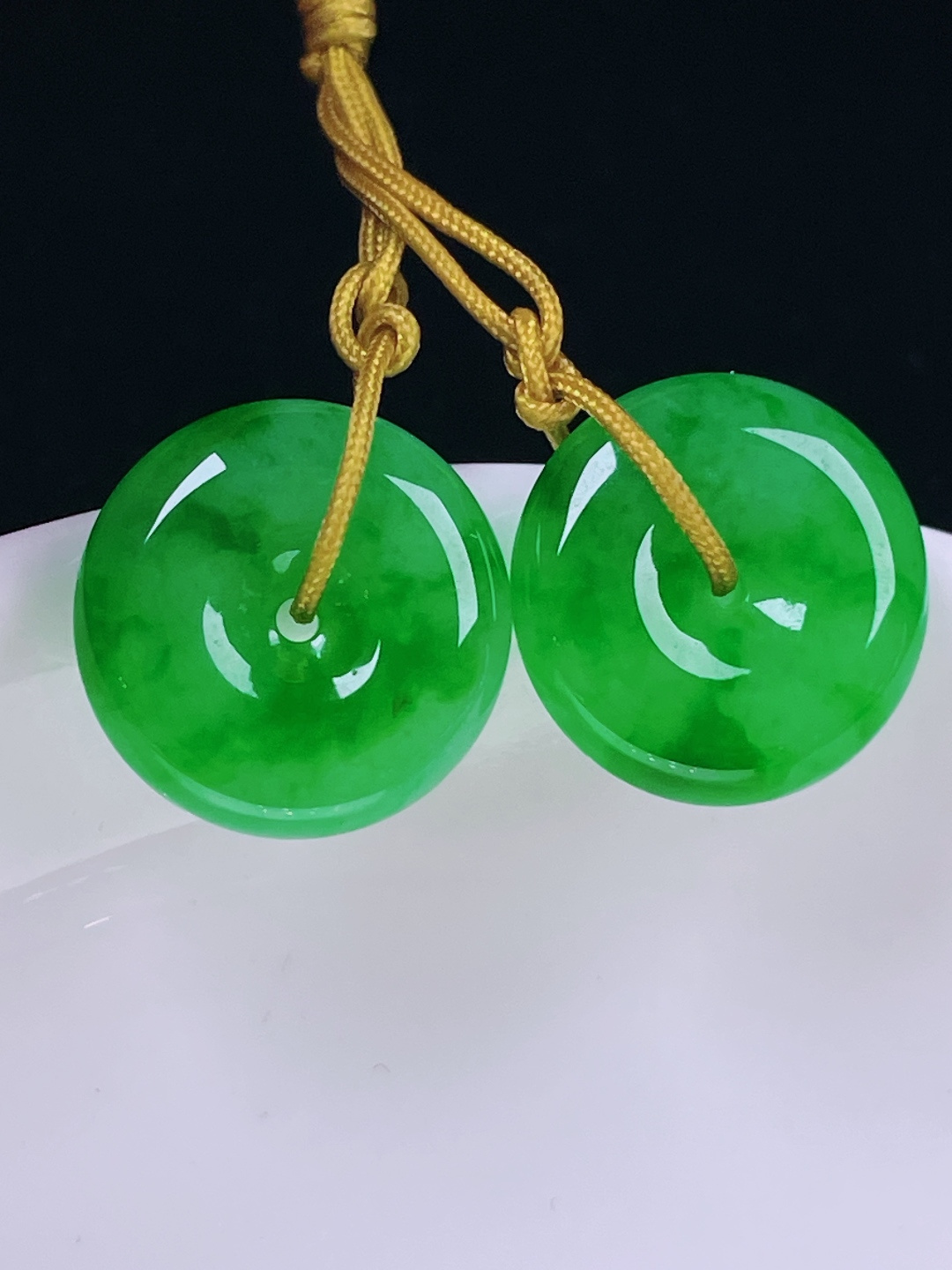 ️辣绿耳坠，老种起光，细底通透，尺寸：裸石15/4.7mm0723