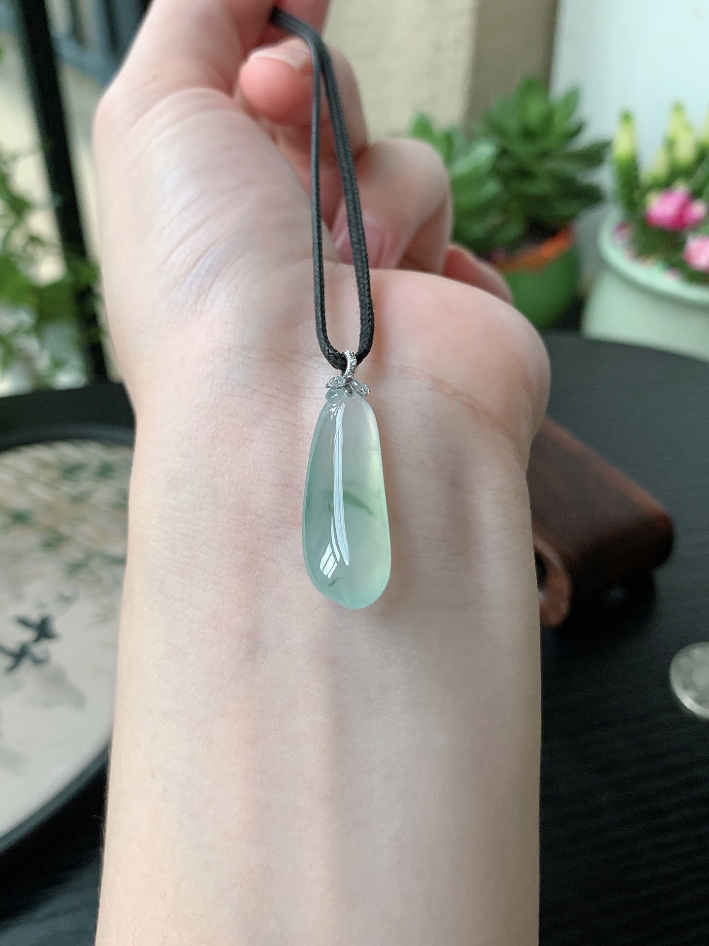 18k金镶嵌老坑冰种胶感飘花福瓜吊坠 裸石尺寸:27.8-10-6.2mm