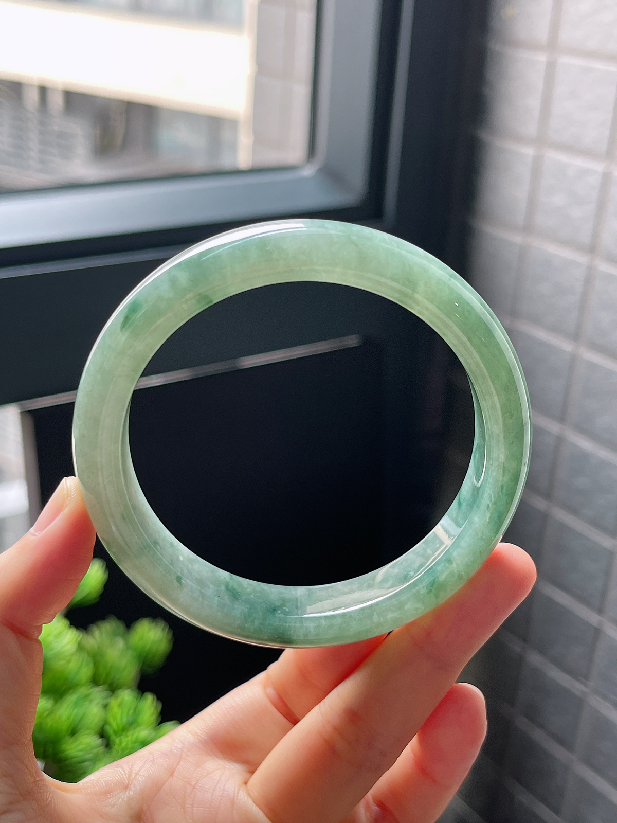 圈口60，糯化种飘花翡翠正圈手镯