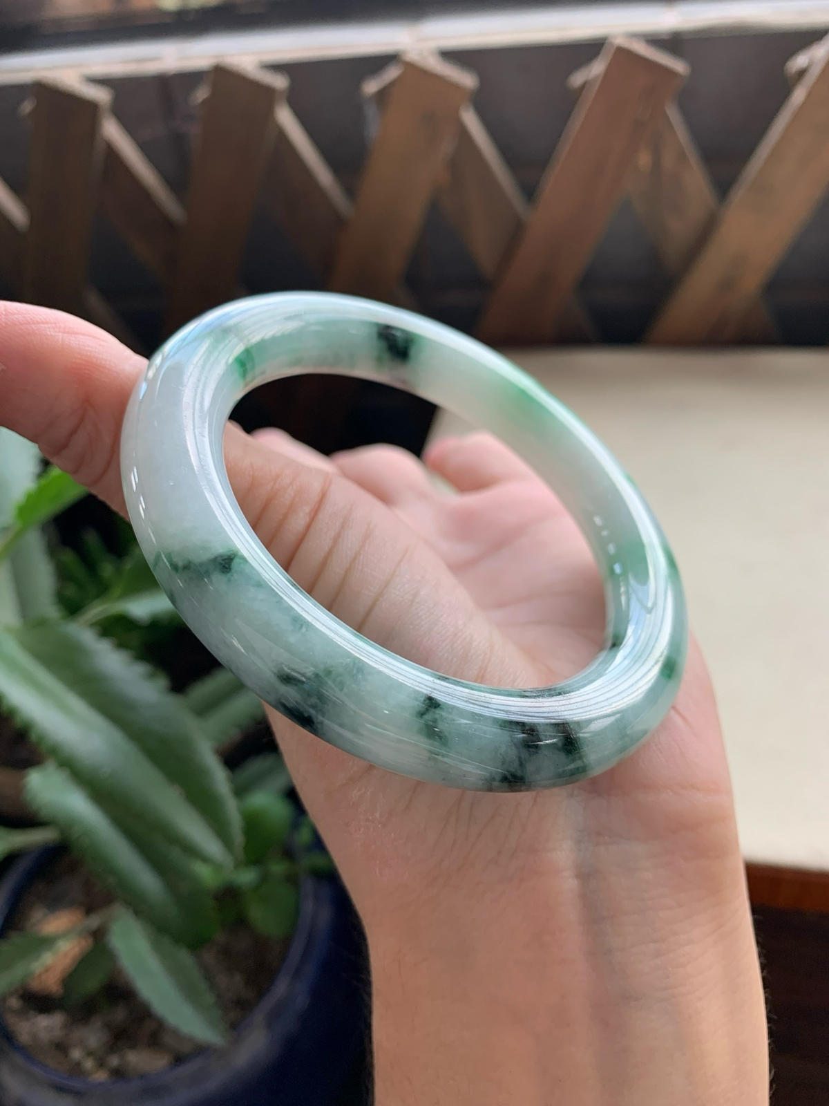 57圈口飘花圆条手镯