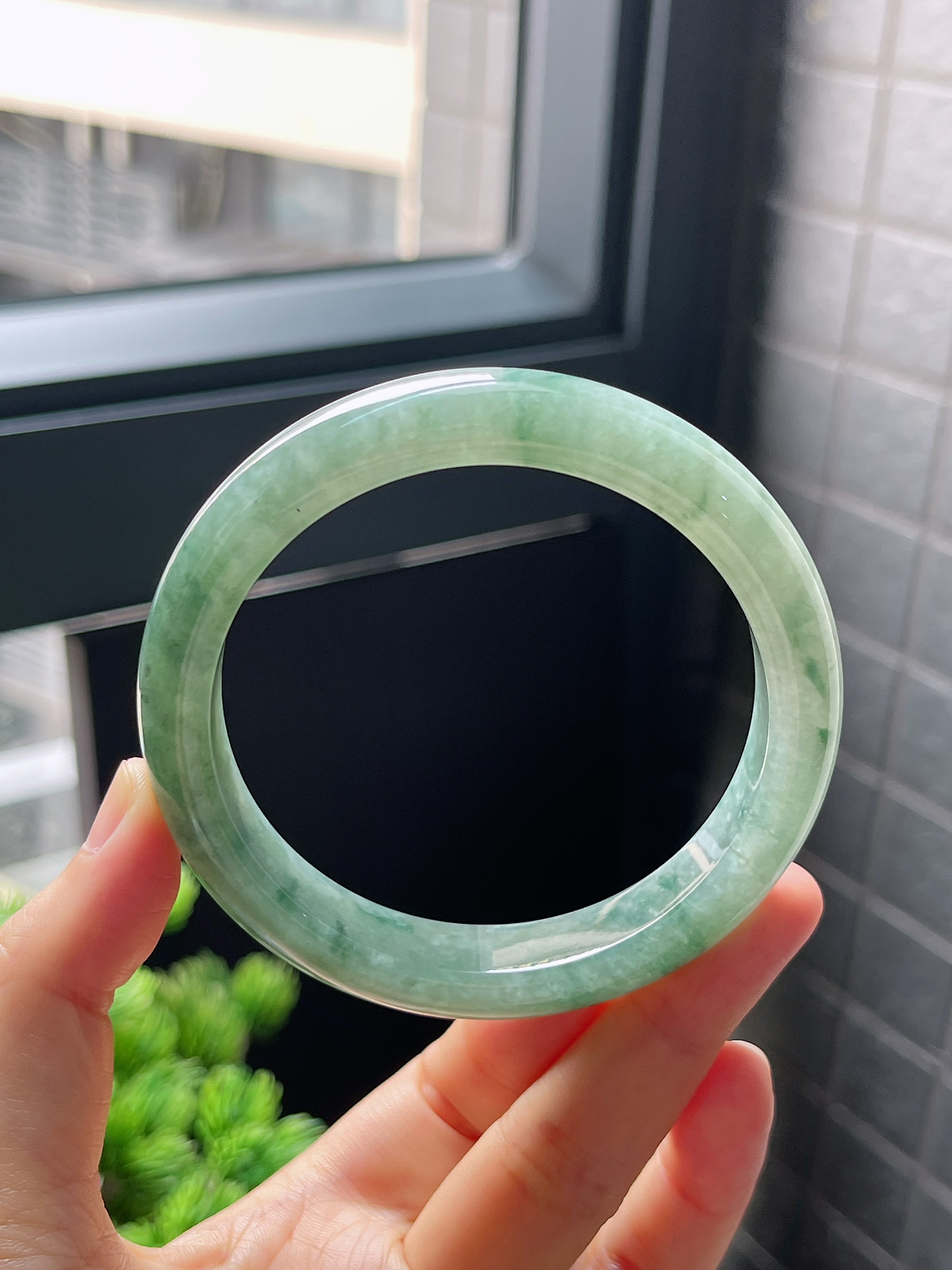 圈口60，糯化种飘花翡翠正圈手镯