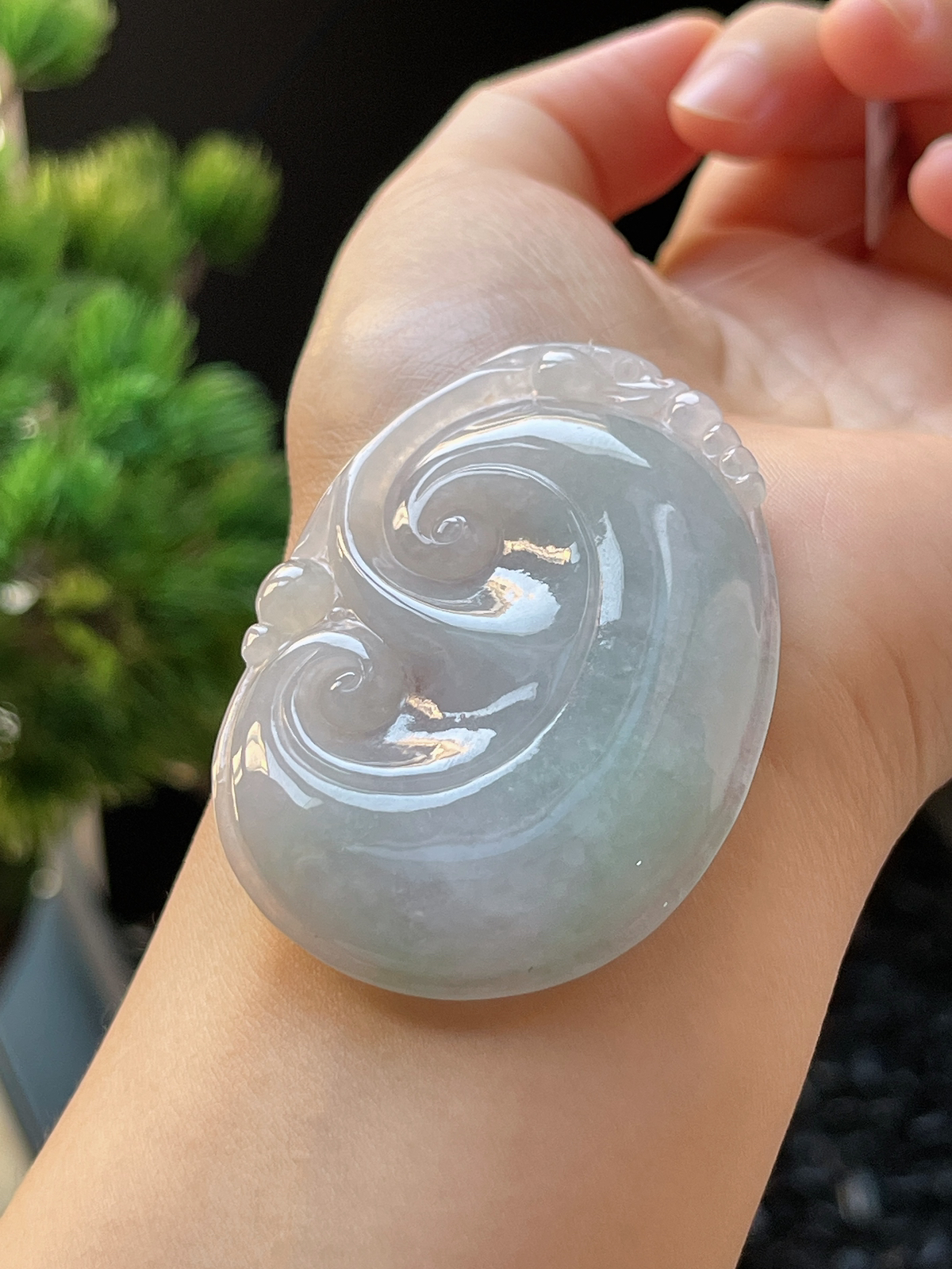 翡翠糯化种淡绿色如意