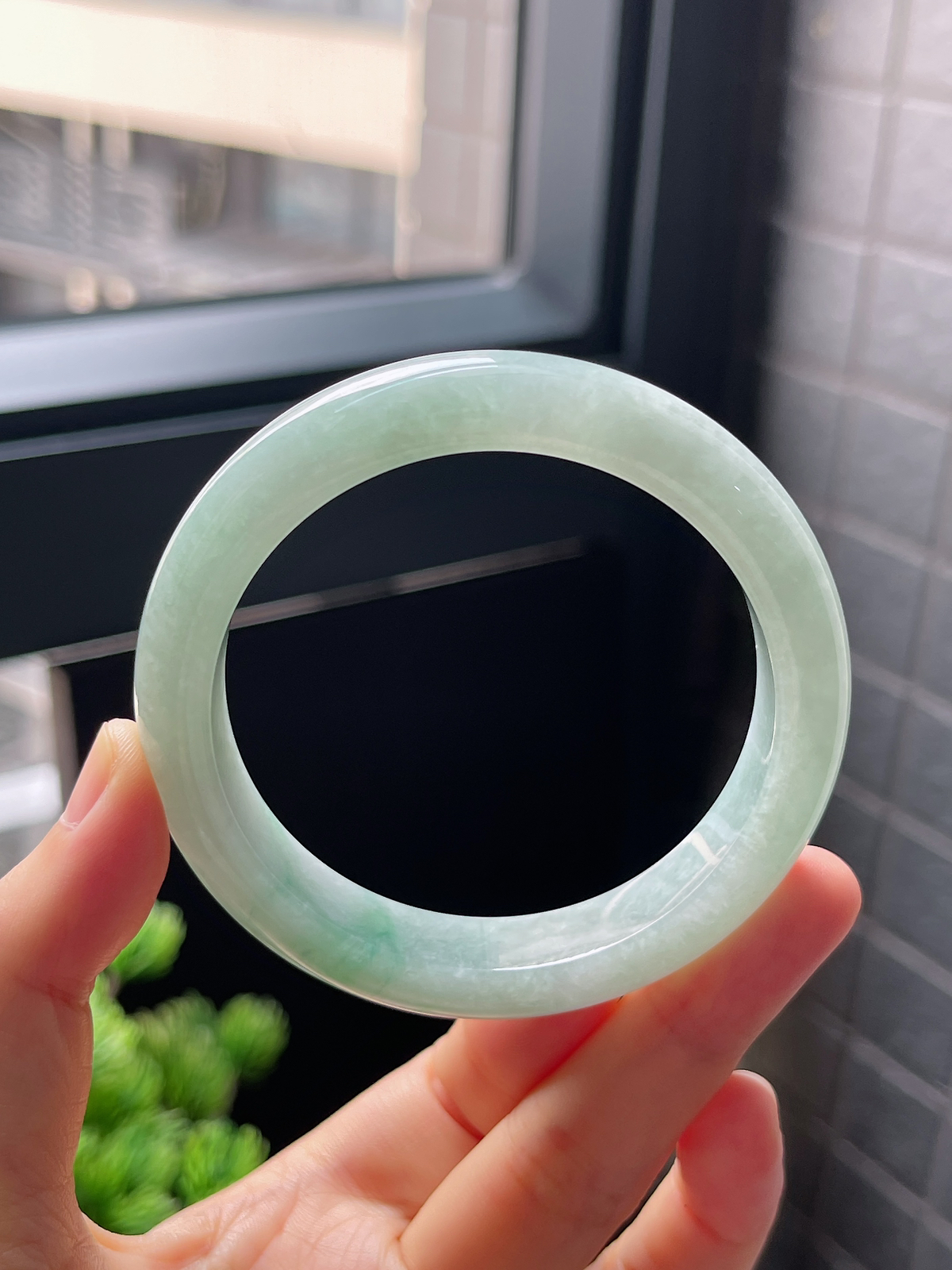 圈口55.3，糯化种绿色飘花翡翠正圈手镯