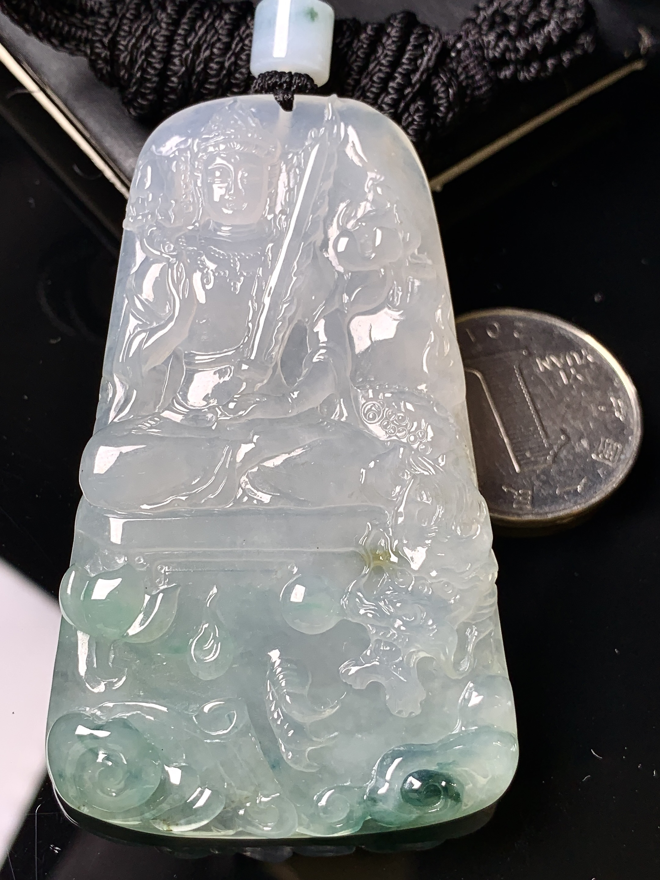 飘绿乘龙观音菩萨吊坠 玉质细腻 色泽艳丽清新 水润亮眼 整体尺寸66.6*39.3*6.8 L1