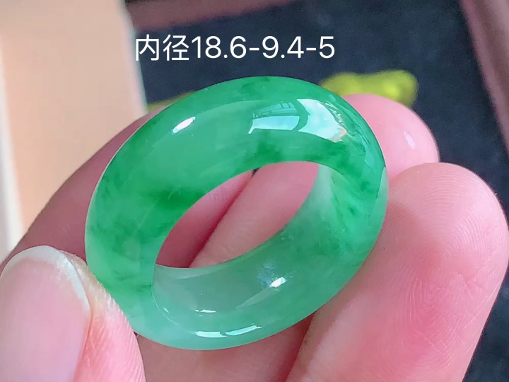 冰飘绿戒圈 老坑冰透 种老水足 水润光泽 性比高 无裂, 尺寸看图
