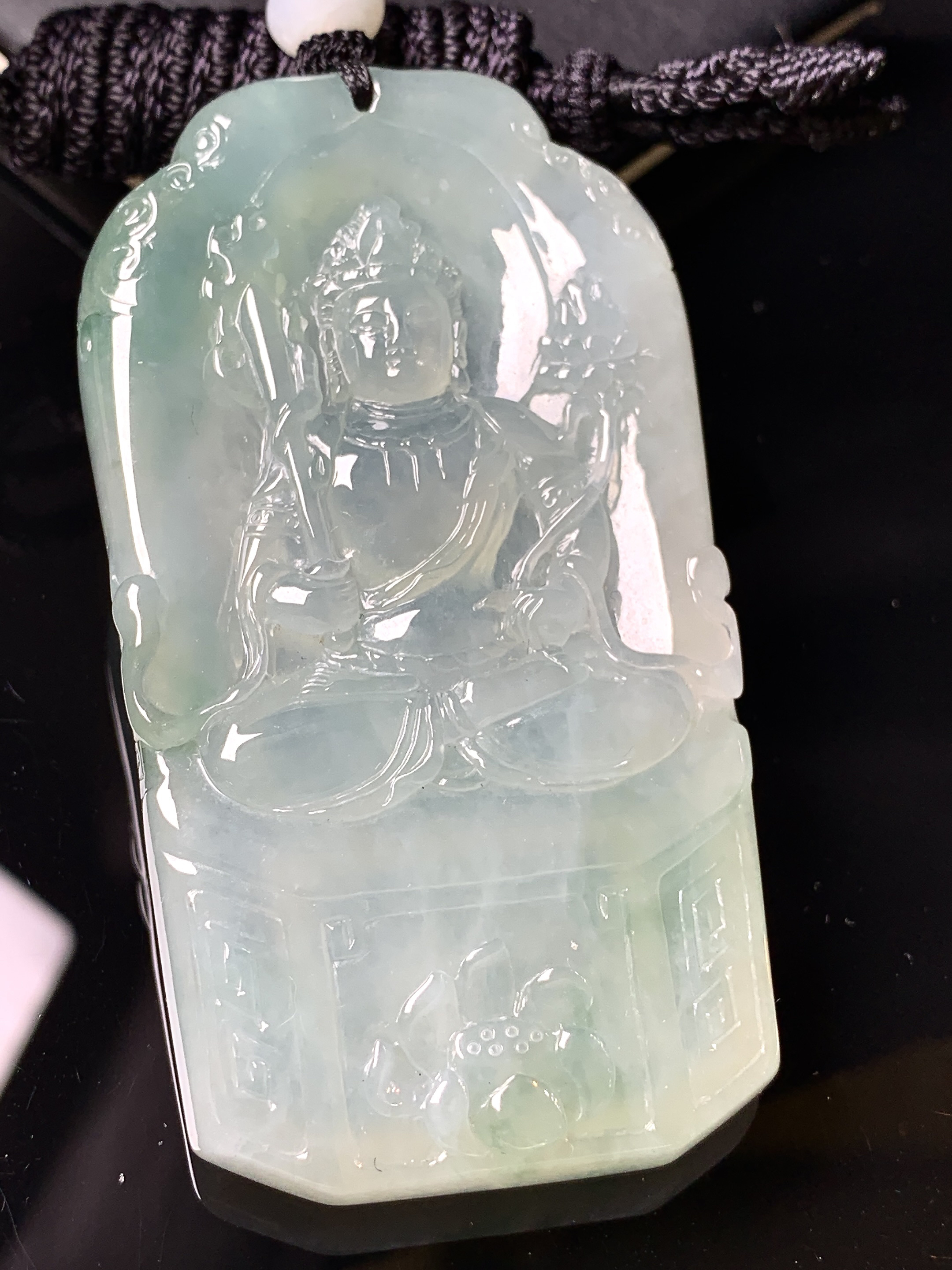 冰种观音菩萨吊坠 玉质细腻 色泽艳丽清新 水润亮眼 整体尺寸70*38.5*6.8 L1