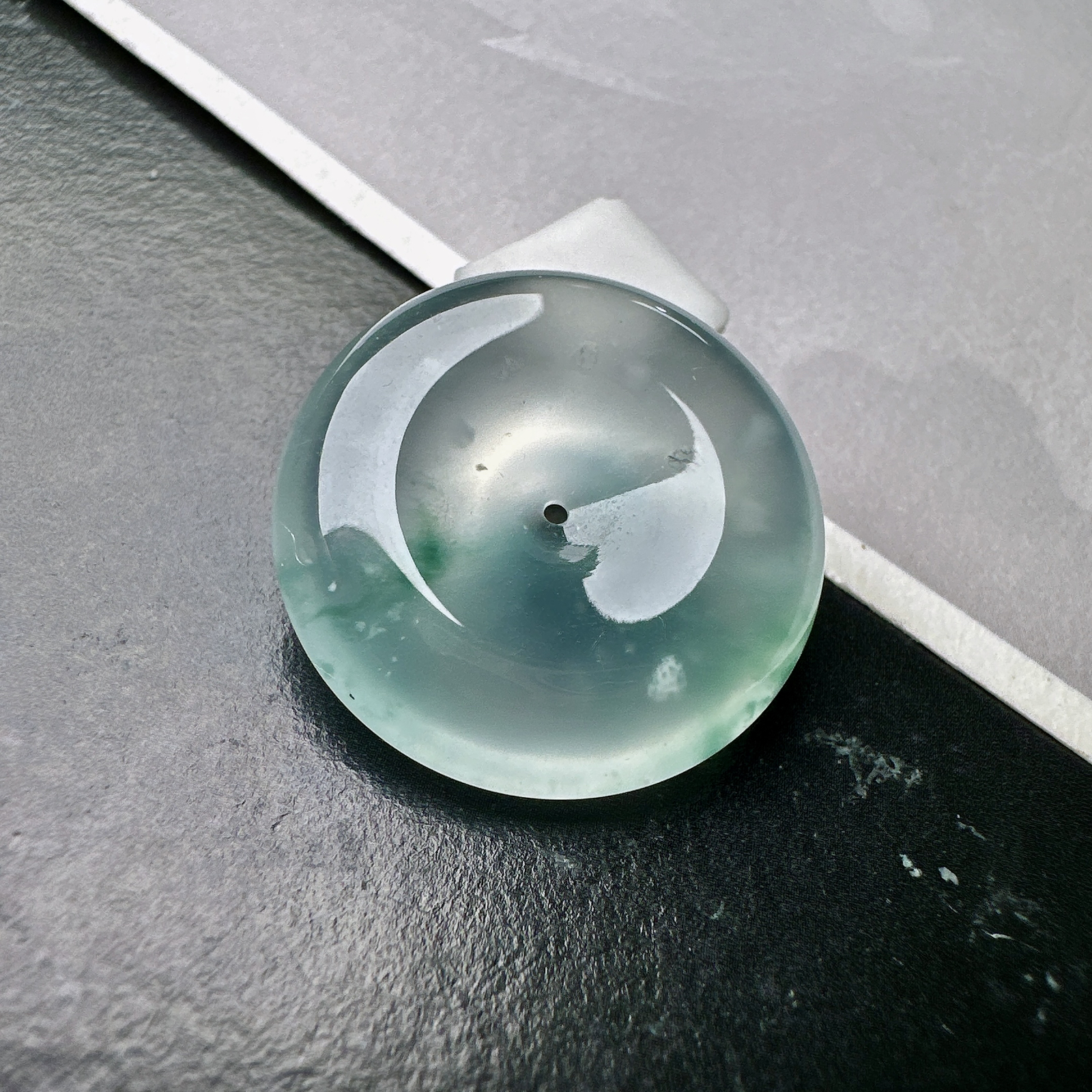 【冰种飘花平安扣】雪花棉老料，质地非常细腻干净，冰润十足，种老冰透。