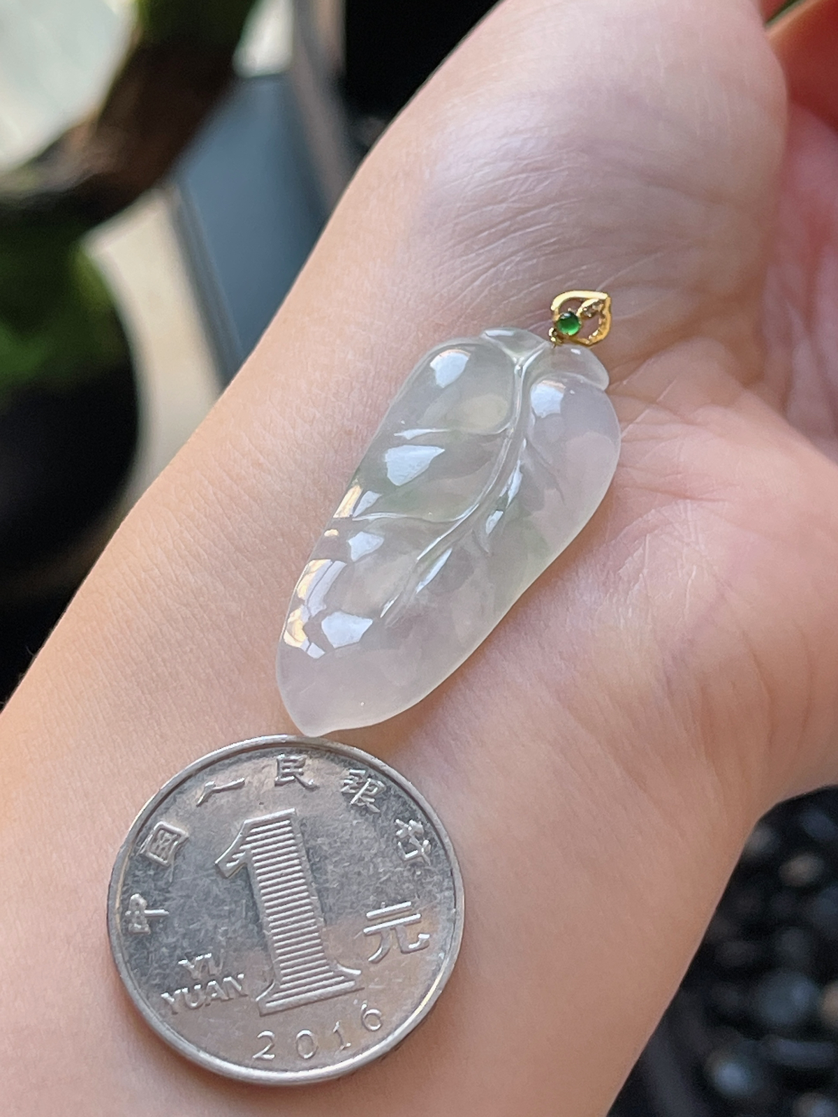 翡翠冰糯种白色叶子，印记：G18K,伴钻石