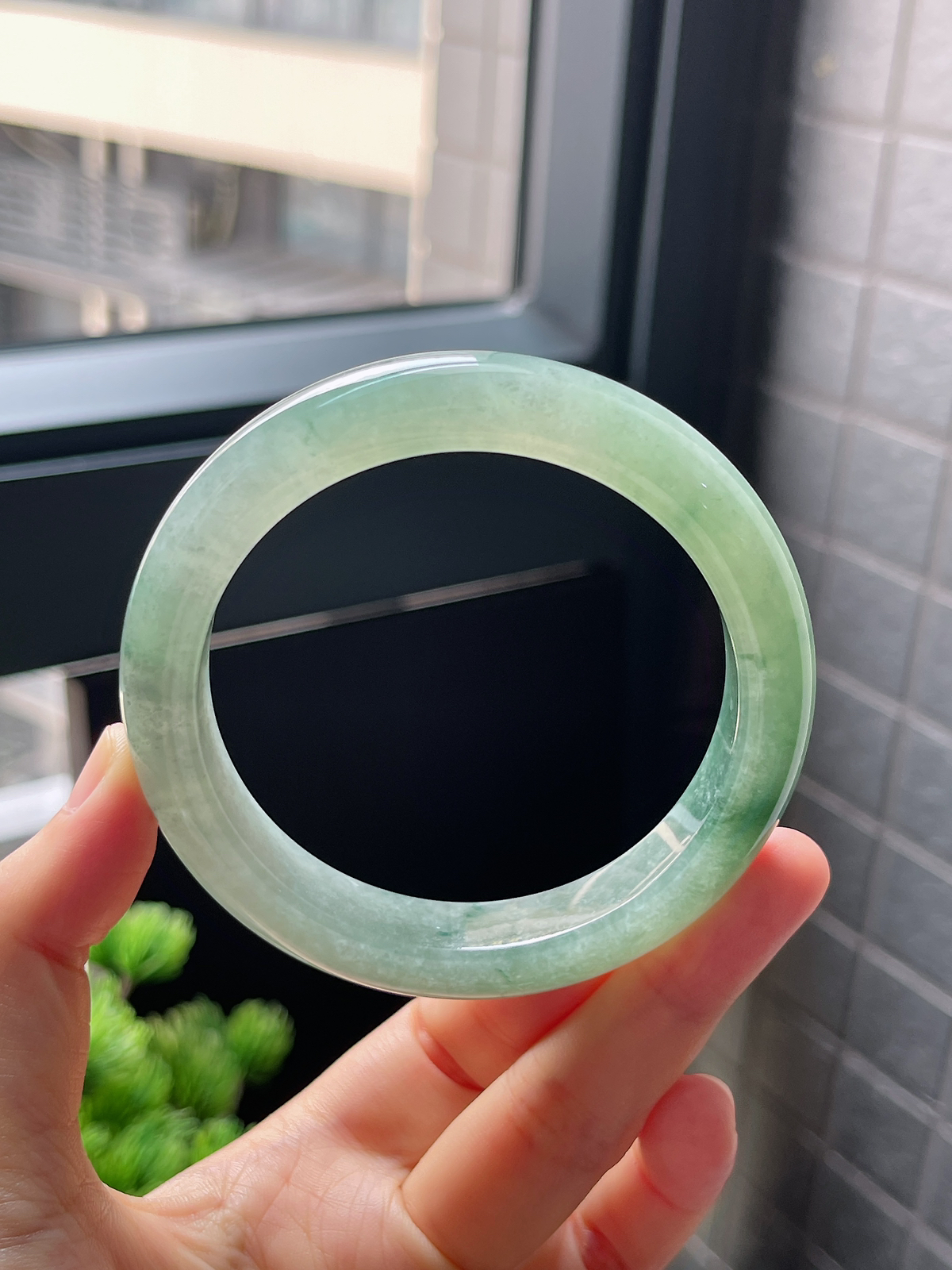 圈口59.5，糯化种飘花翡翠正圈手镯