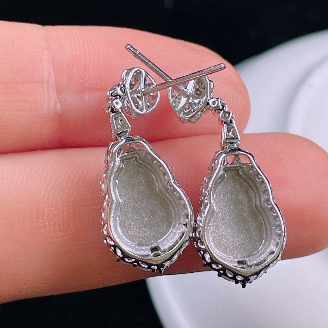 ️阳绿耳坠，老种起光，细底通透，尺寸：28.2/10.8/6裸石10.5/7.9/2.6mm0723