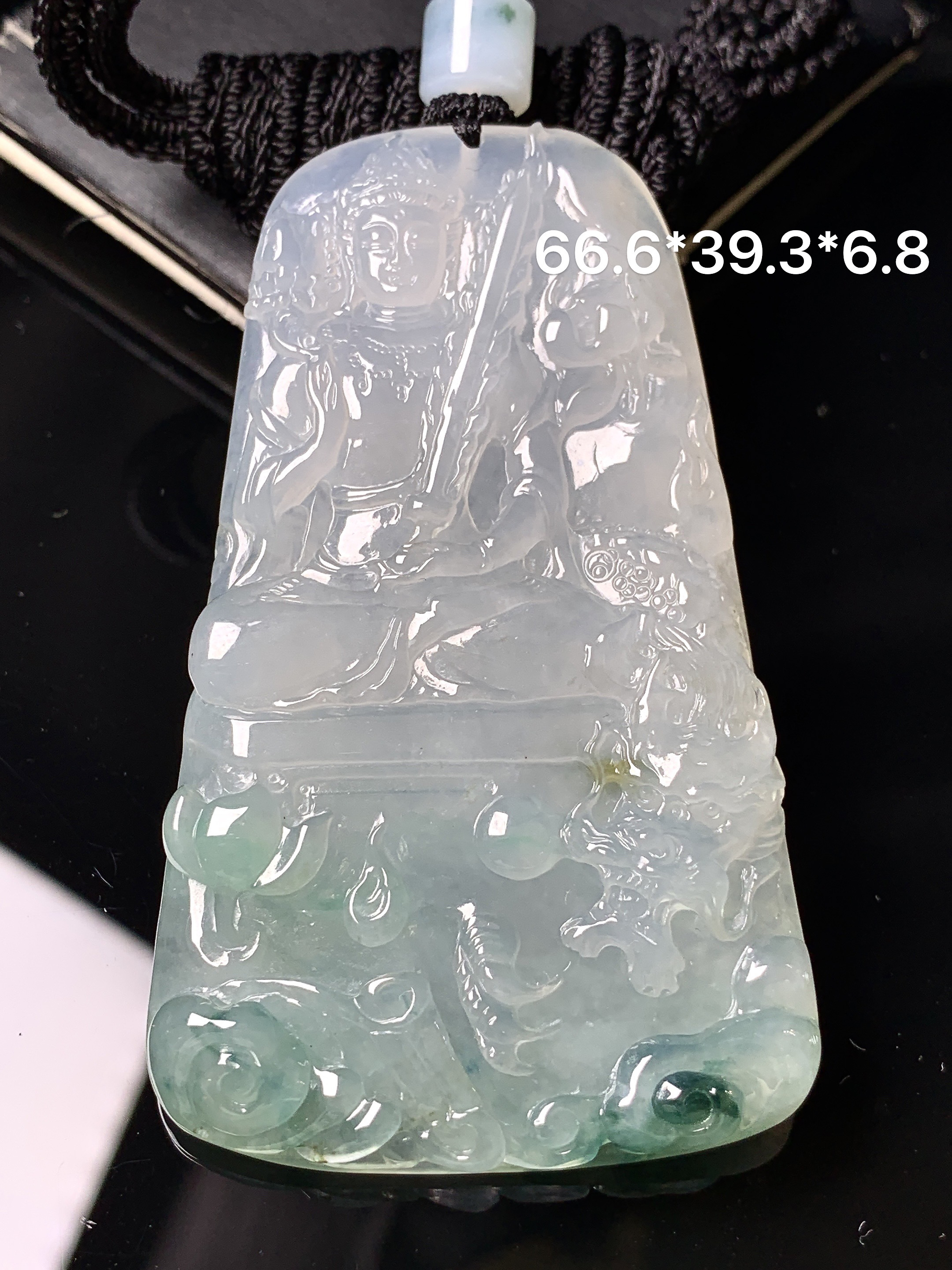 飘绿乘龙观音菩萨吊坠 玉质细腻 色泽艳丽清新 水润亮眼 整体尺寸66.6*39.3*6.8 L1