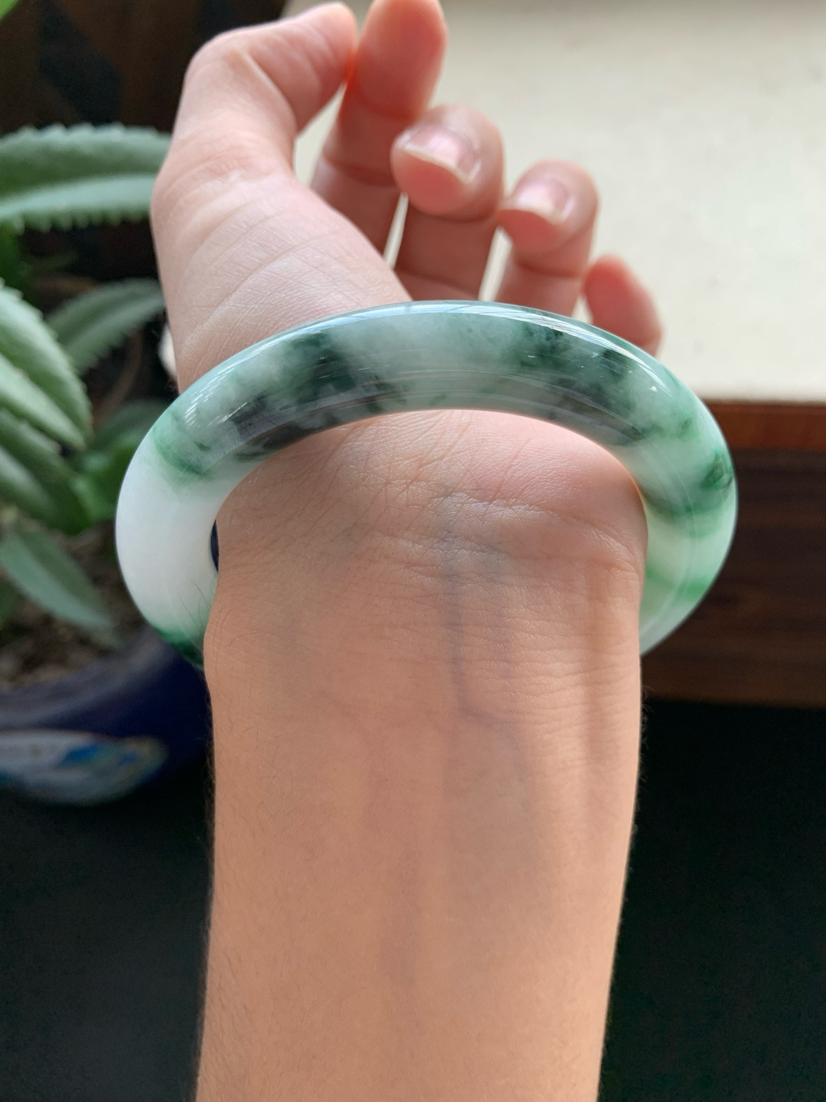 57圈口飘花圆条手镯