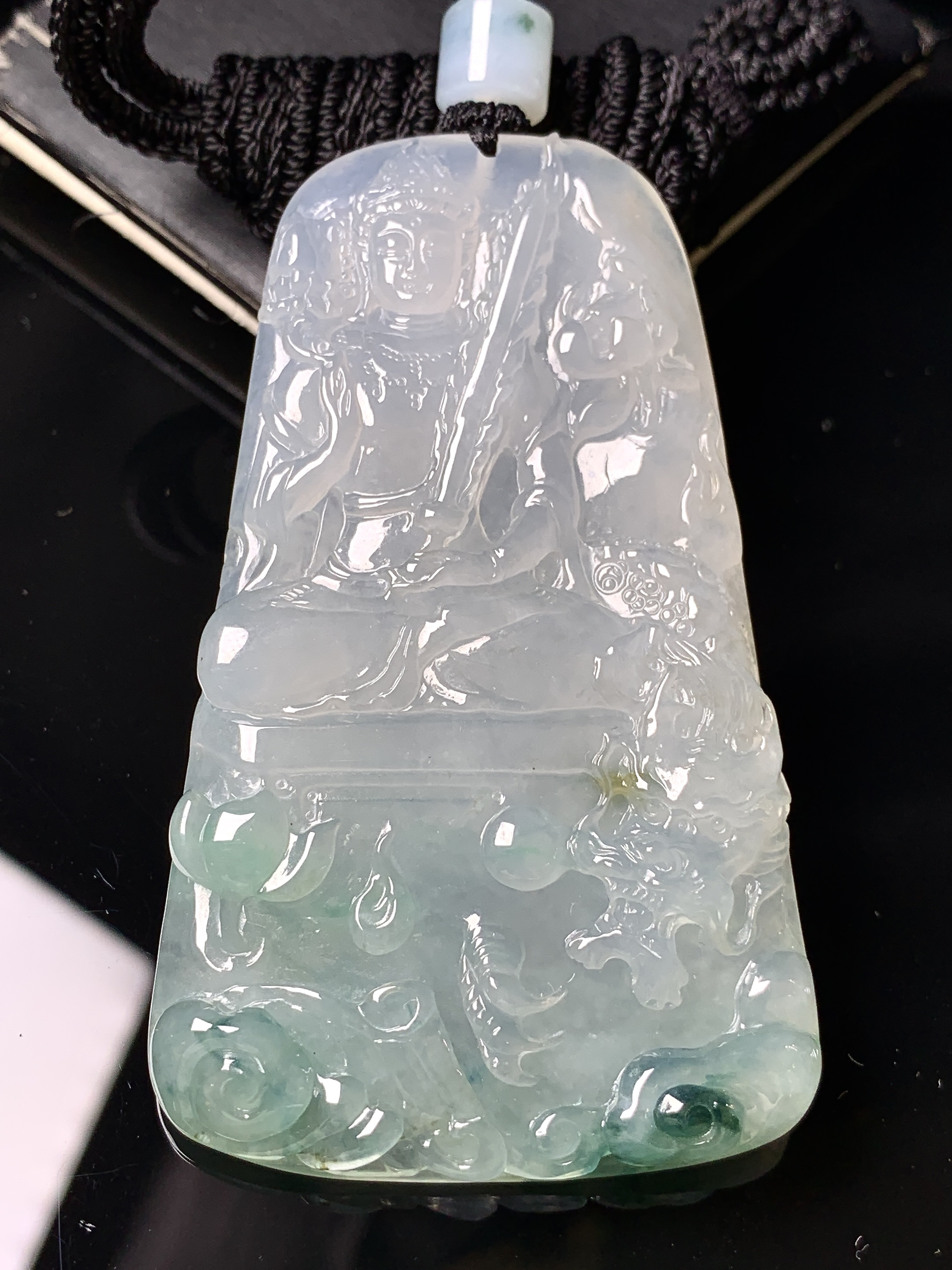 飘绿乘龙观音菩萨吊坠 玉质细腻 色泽艳丽清新 水润亮眼 整体尺寸66.6*39.3*6.8 L1
