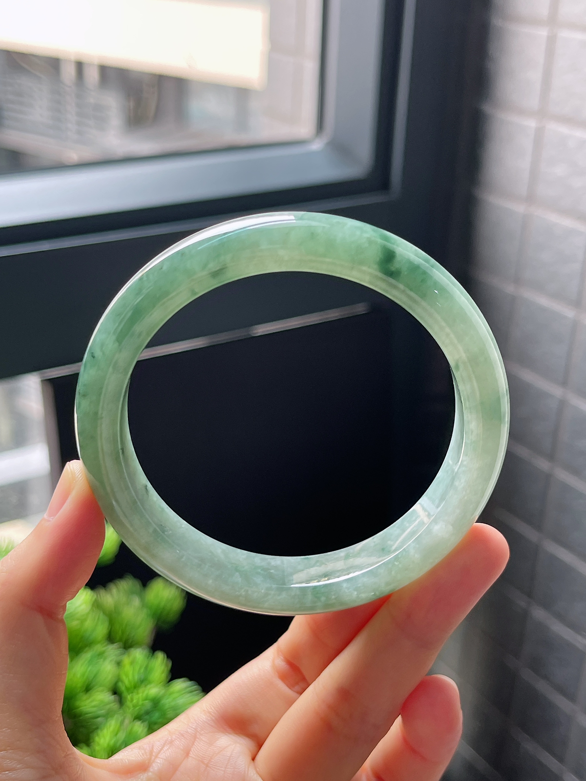 圈口60，糯化种飘花翡翠正圈手镯