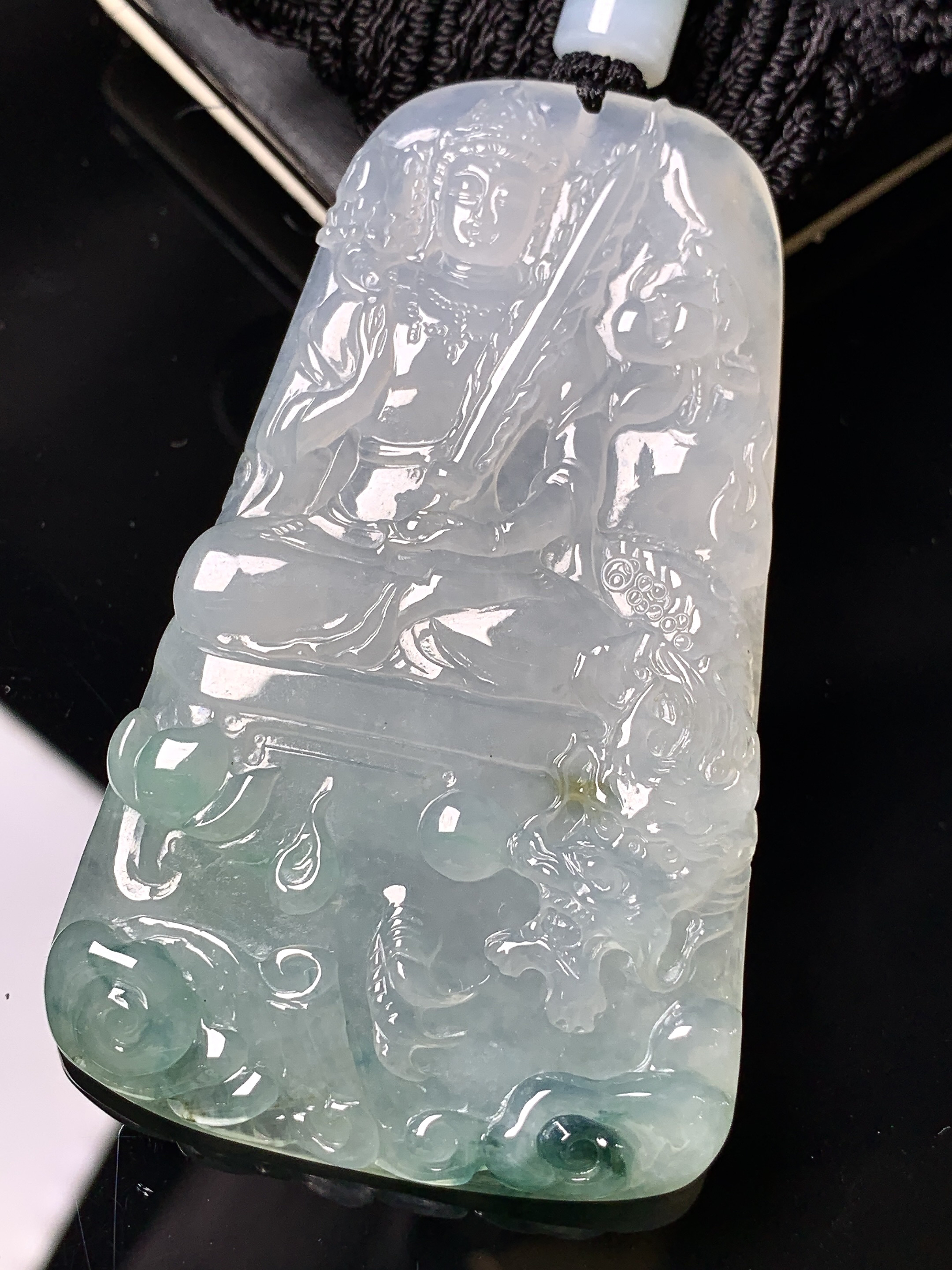 飘绿乘龙观音菩萨吊坠 玉质细腻 色泽艳丽清新 水润亮眼 整体尺寸66.6*39.3*6.8 L1