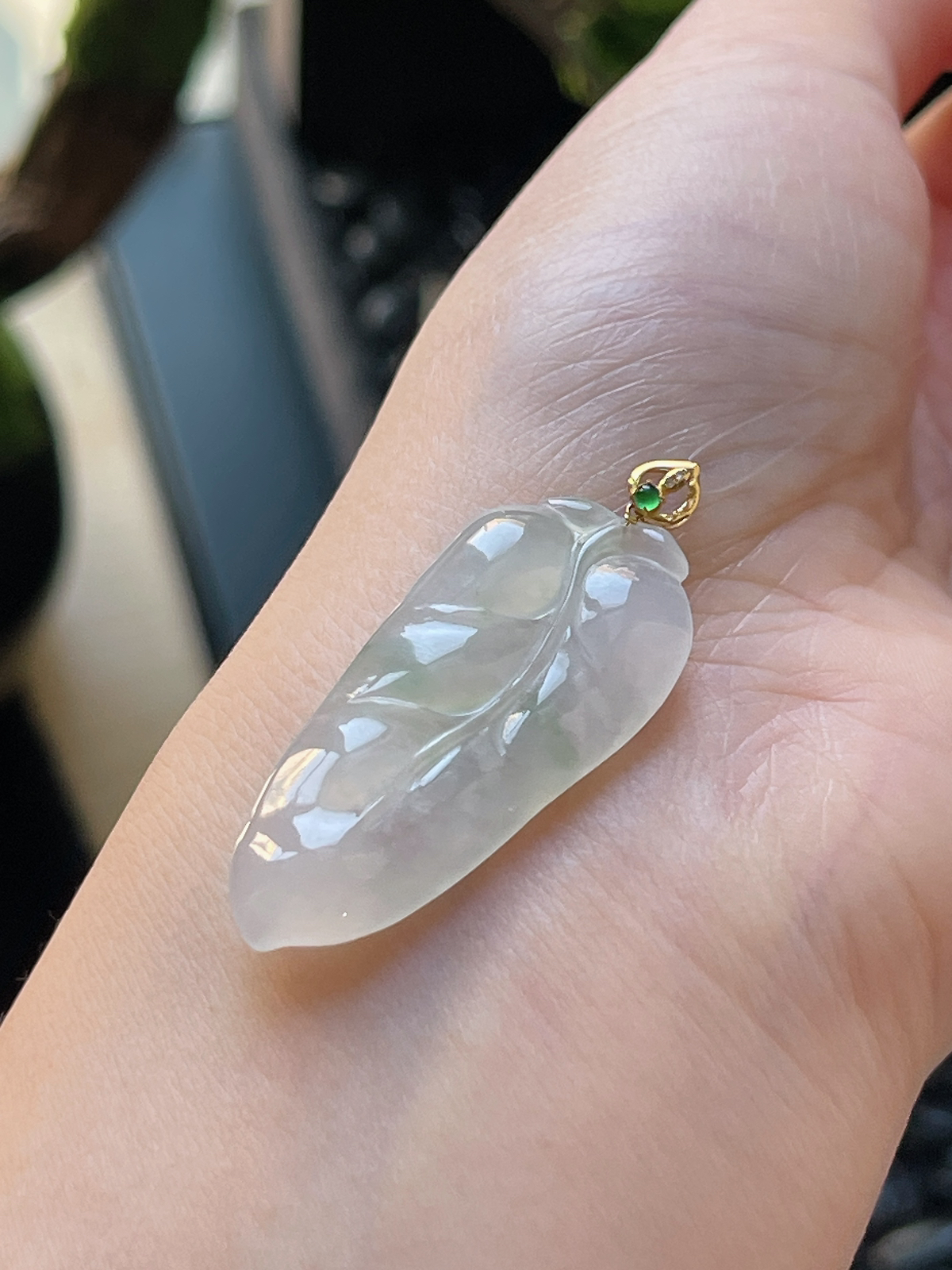 翡翠冰糯种白色叶子，印记：G18K,伴钻石