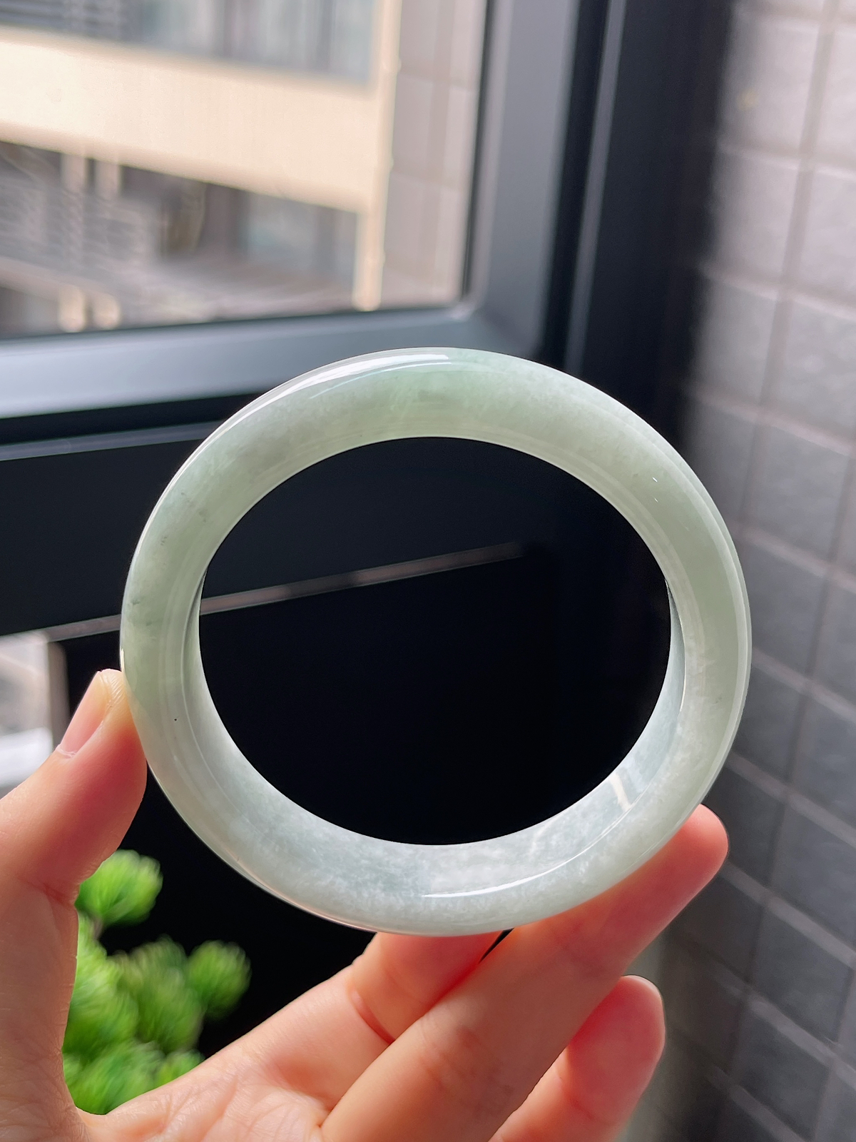 圈口58.5，糯化种绿色翡翠正圈手镯