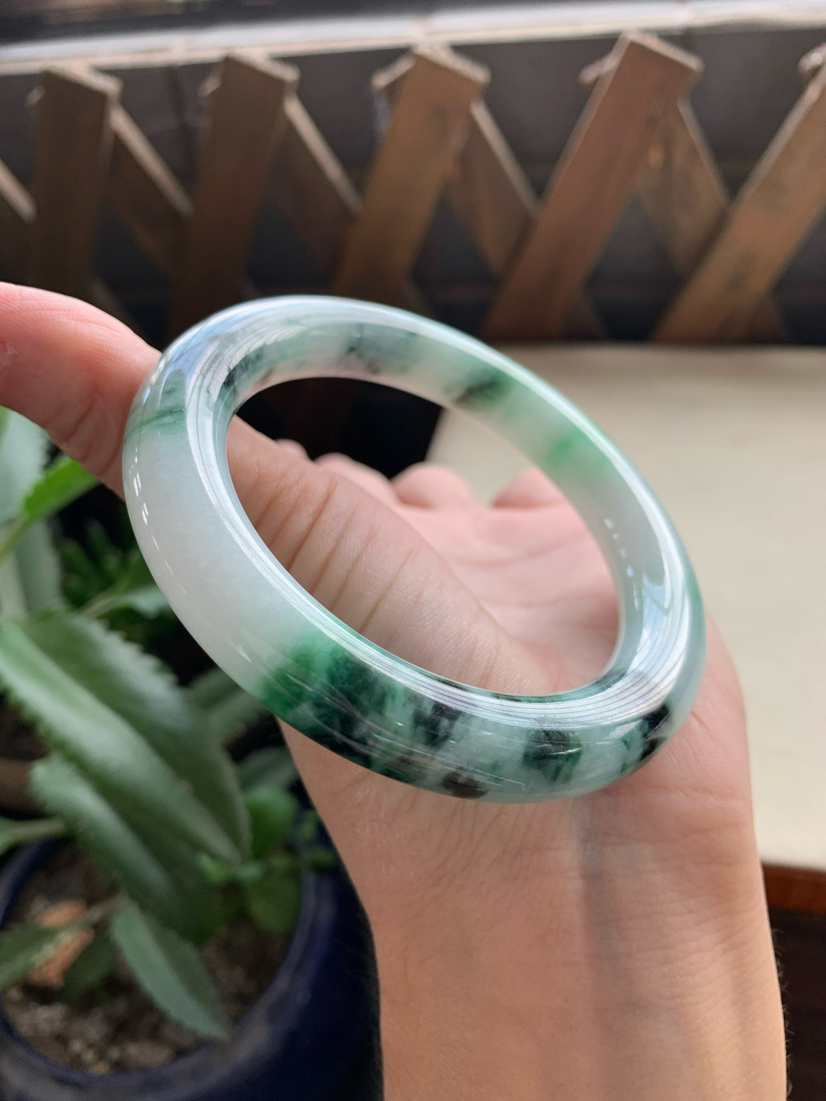 57圈口飘花圆条手镯