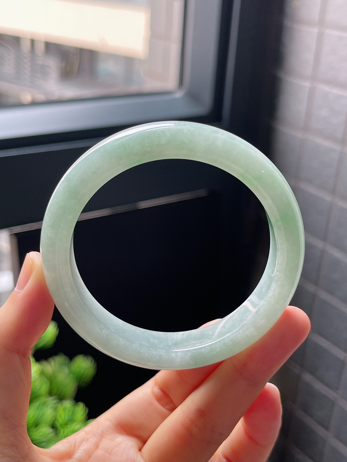 圈口55.3，糯化种绿色飘花翡翠正圈手镯