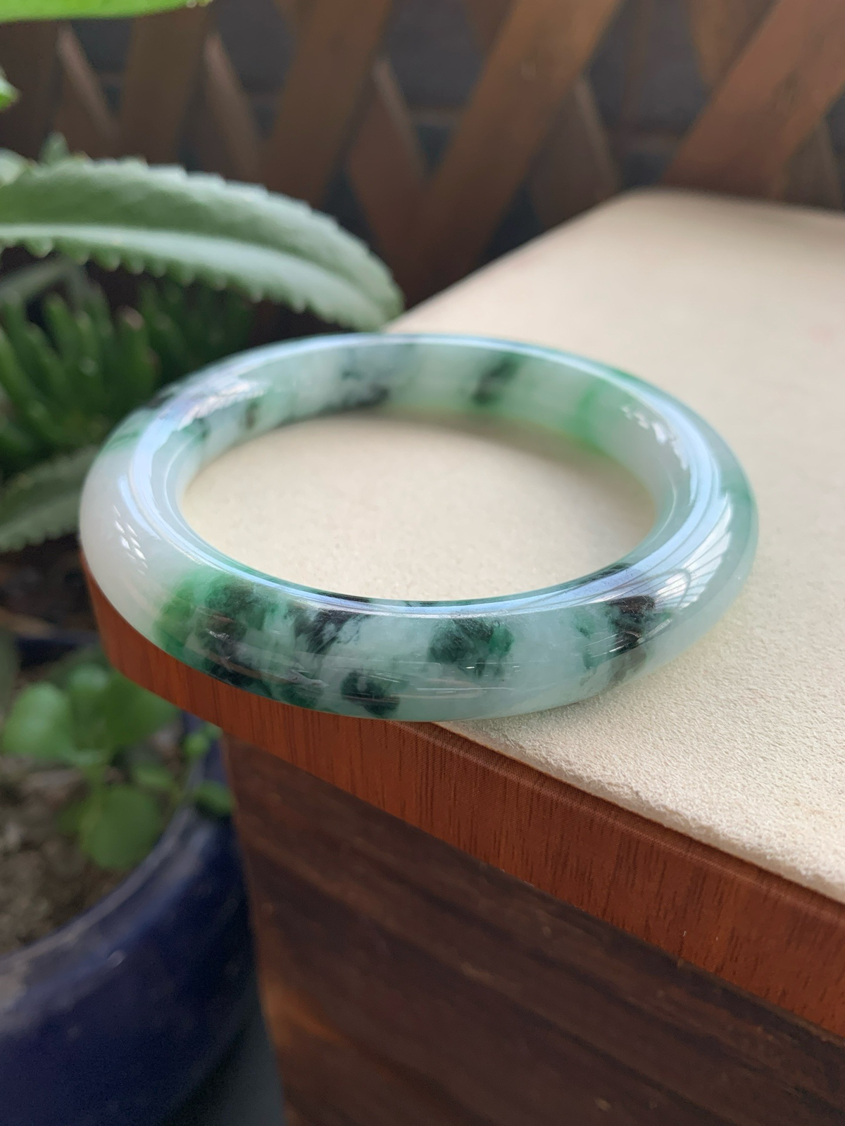 57圈口飘花圆条手镯