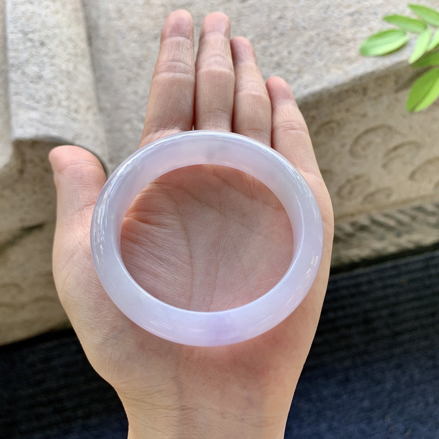 正圈 圈口52.1/13/8 编码DW072301 描述水润，种老，细腻，打灯有棉纹