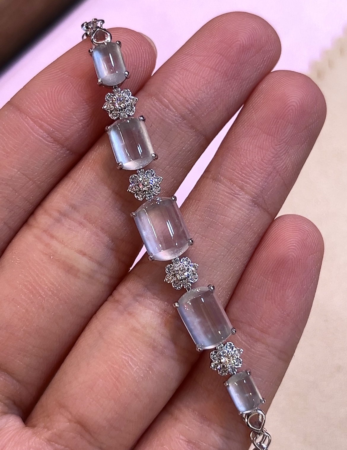 高冰玻璃种翡翠手链 特色款，冰透透水润润，圆润饱满，种水 胶感十足，18k金镶南非钻，性比超高，9.1-7.1-3.5