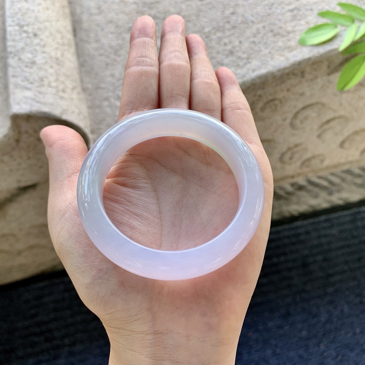 正圈 51 51 圈口 51.6/12.7/8.8 编码 BA0722100 描述 糯冰椿彩，水润，种老，细腻，打灯有絮线