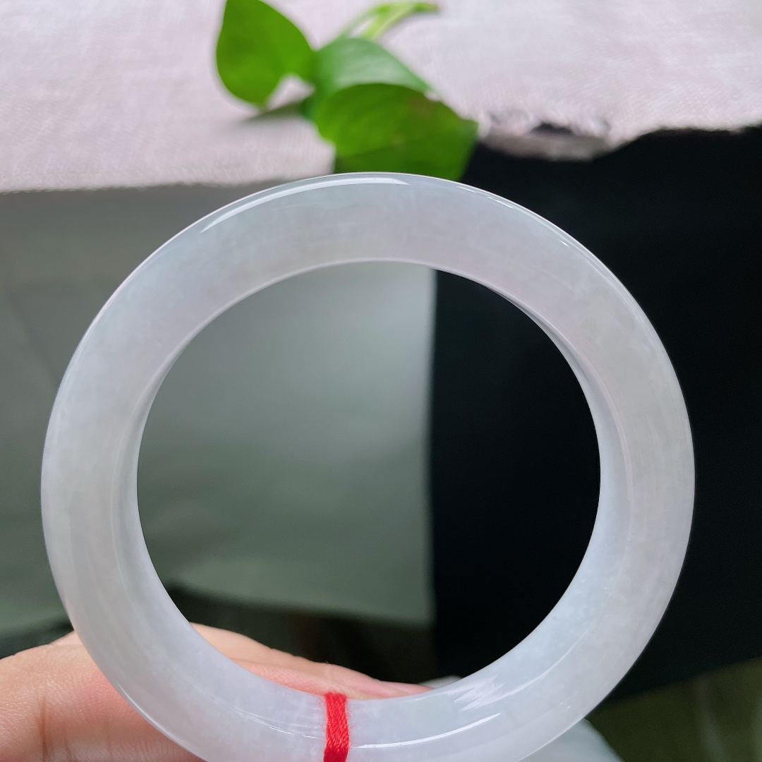 56.8/12.1/9.4，白月光正圈，有纹，莹润冰种白月光圆镯，清透似水，月华凝腕，清冷雅致。ss