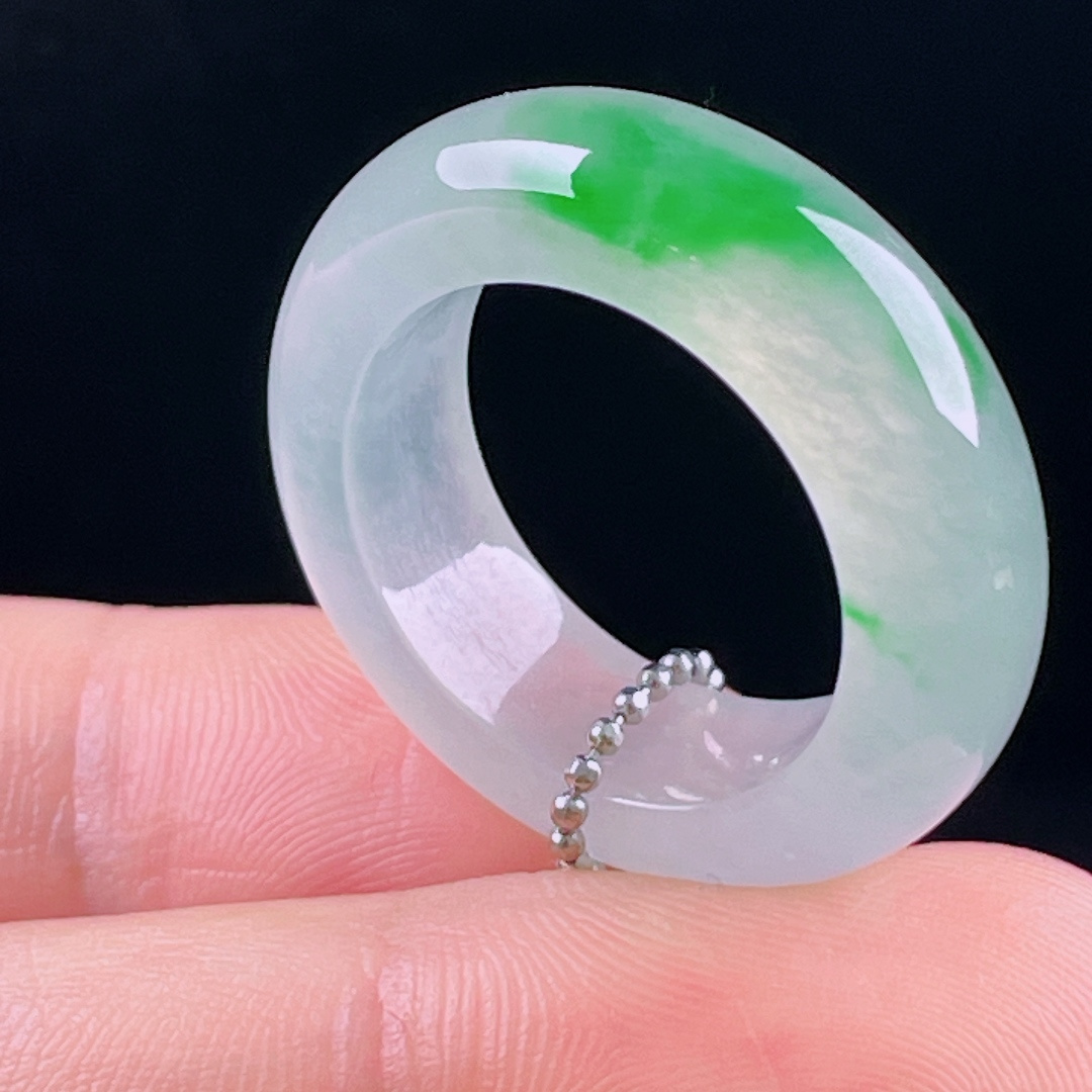 ️冰绿指环，老种起光，细底通透，尺寸：7.6/4.8圈口18mm0723