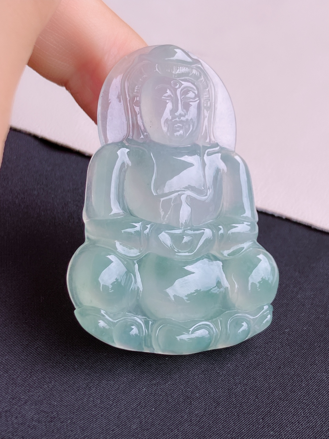 底色观音，晶莹剔透，面容慈祥，尺寸54/37.6/6/自然光实拍