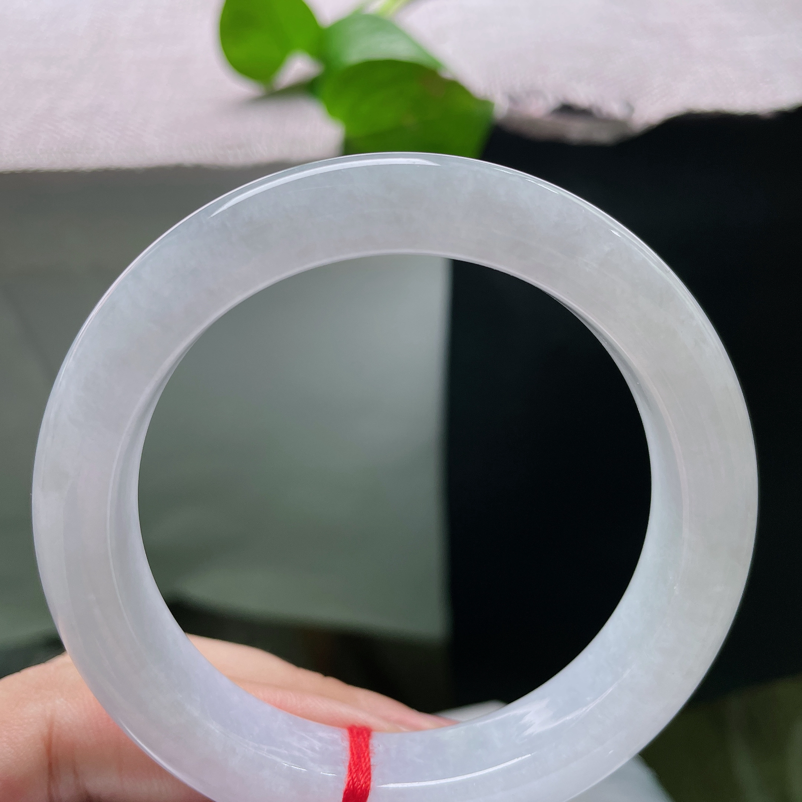 特惠活动#56.5/12.1/9.4，白月光正圈，皮纹，莹润冰种白月光圆镯，清透似水，月华凝腕，清冷雅致。ss55864a