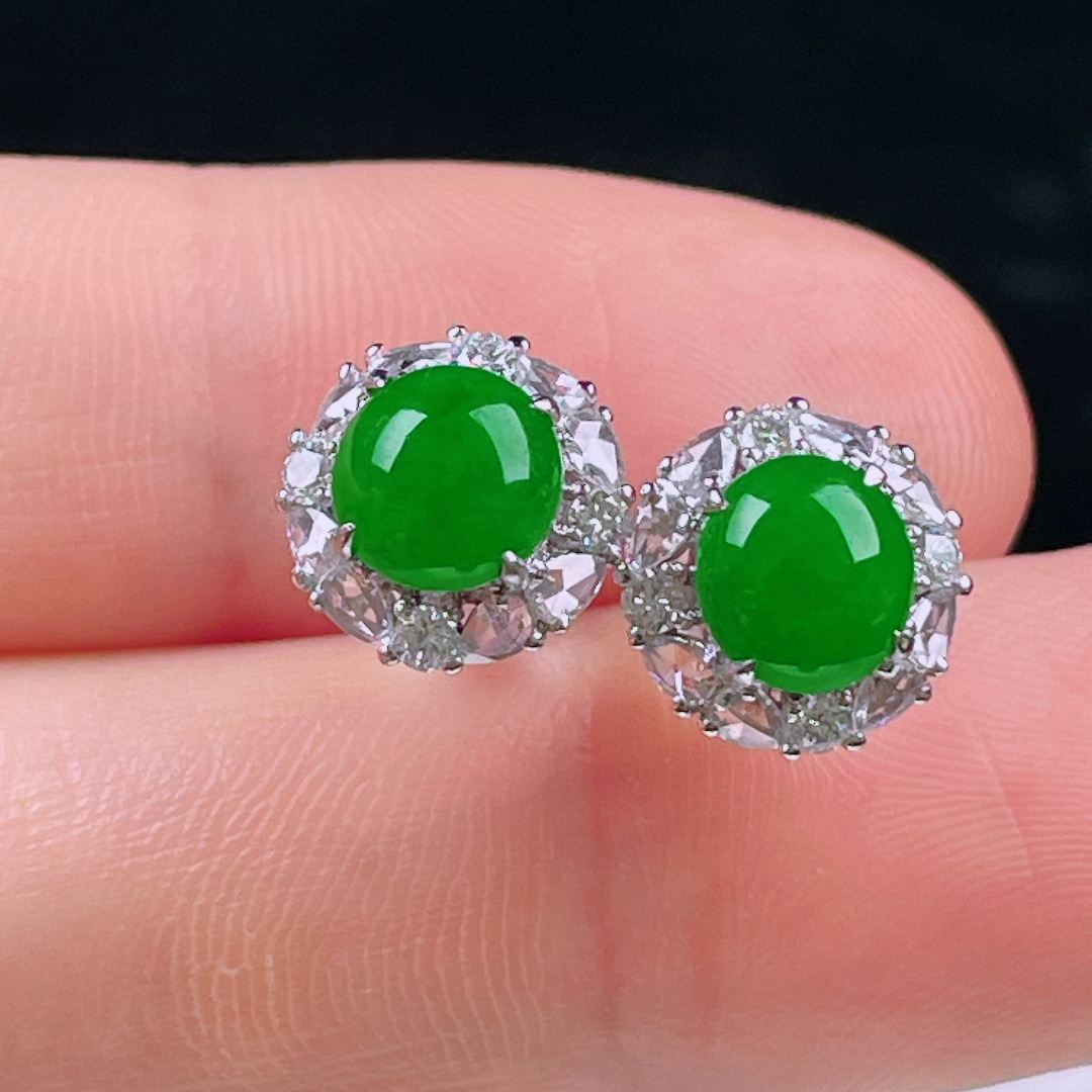 ️辣绿耳钉，老种起光，细底通透，尺寸：裸石6.8/6.8/3mm0724