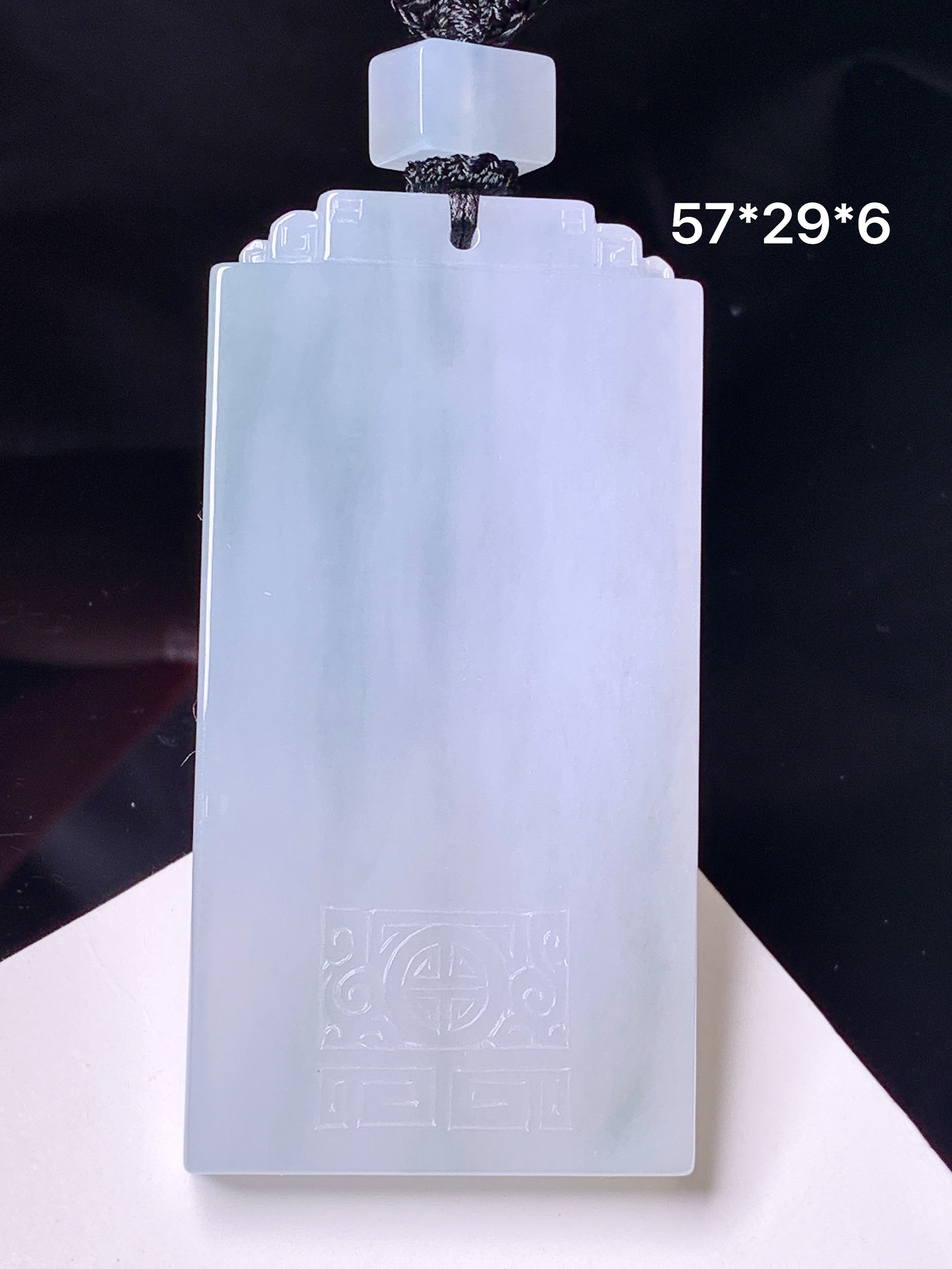 飘绿无事牌吊坠 玉质细腻 色泽艳丽清新 水润亮眼 整体尺寸57*29*6 L1