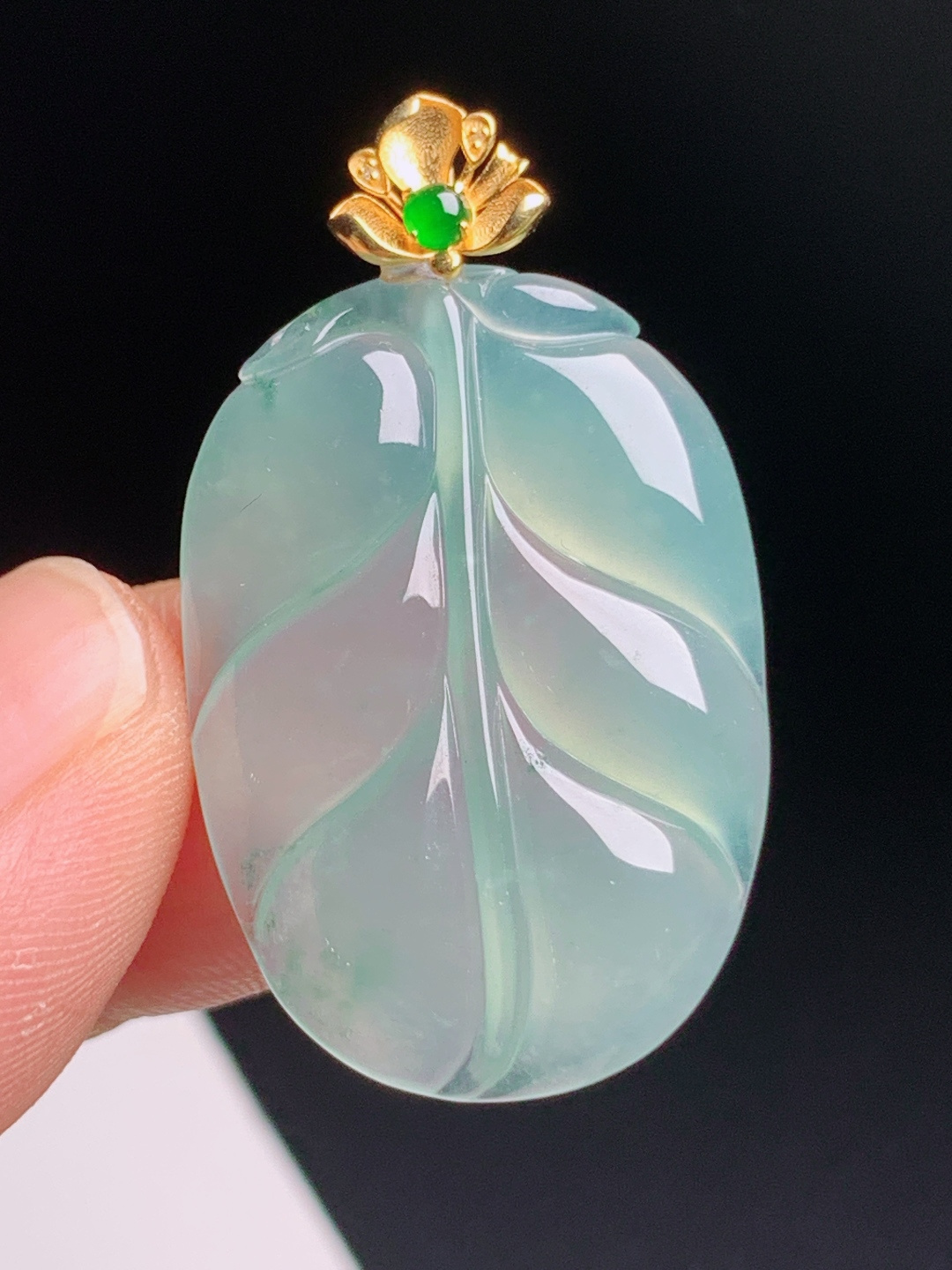 高冰晴水树叶吊坠，通透起光胶润细腻，金镶绿蛋顶扣精致雅致，大业有成 裸石29-20.5-4.3 整体