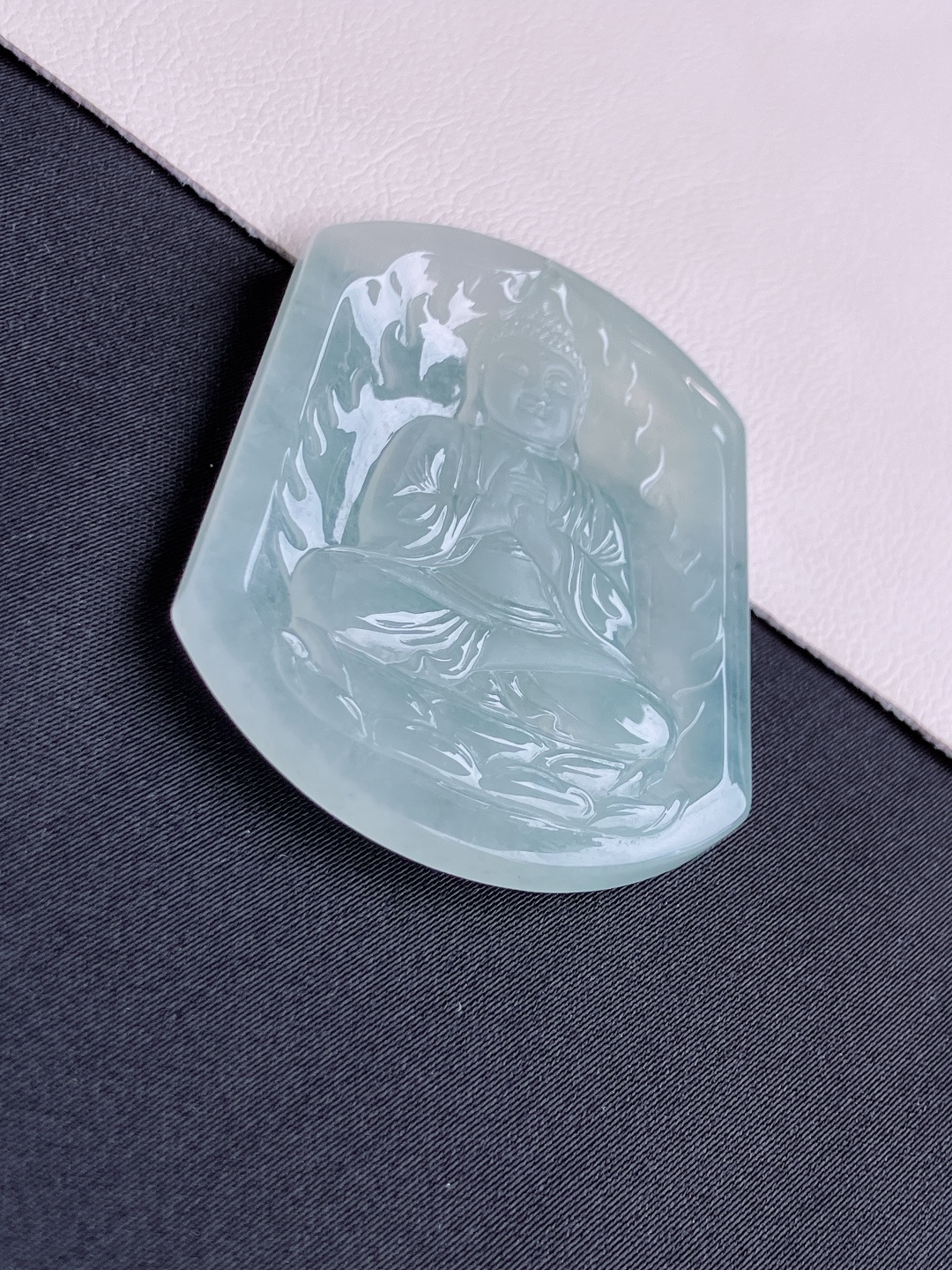 底色阿弥陀佛，晶莹剔透，尺寸48.6/39/5.6/自然光实拍