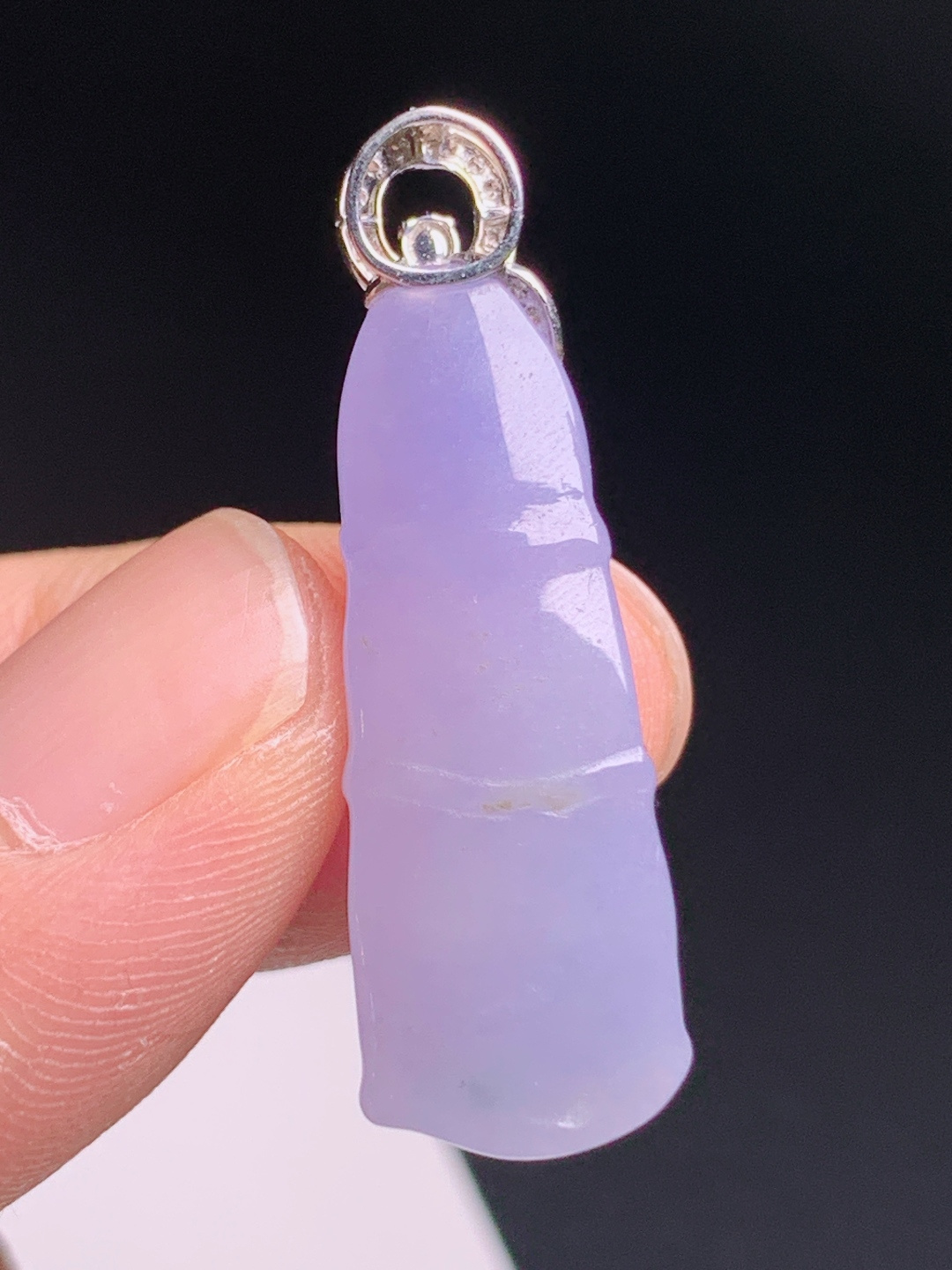 冰粉紫竹节吊坠，玉质细腻柔光满满，节节高升形制雅致，绿宝钻扣轻奢百搭