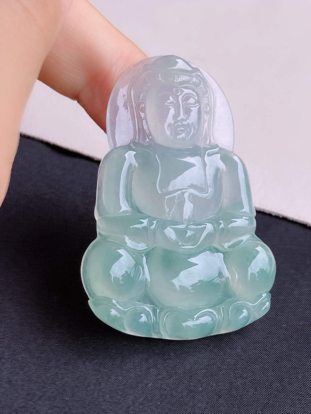 底色观音，晶莹剔透，面容慈祥，尺寸54/37.6/6/自然光实拍