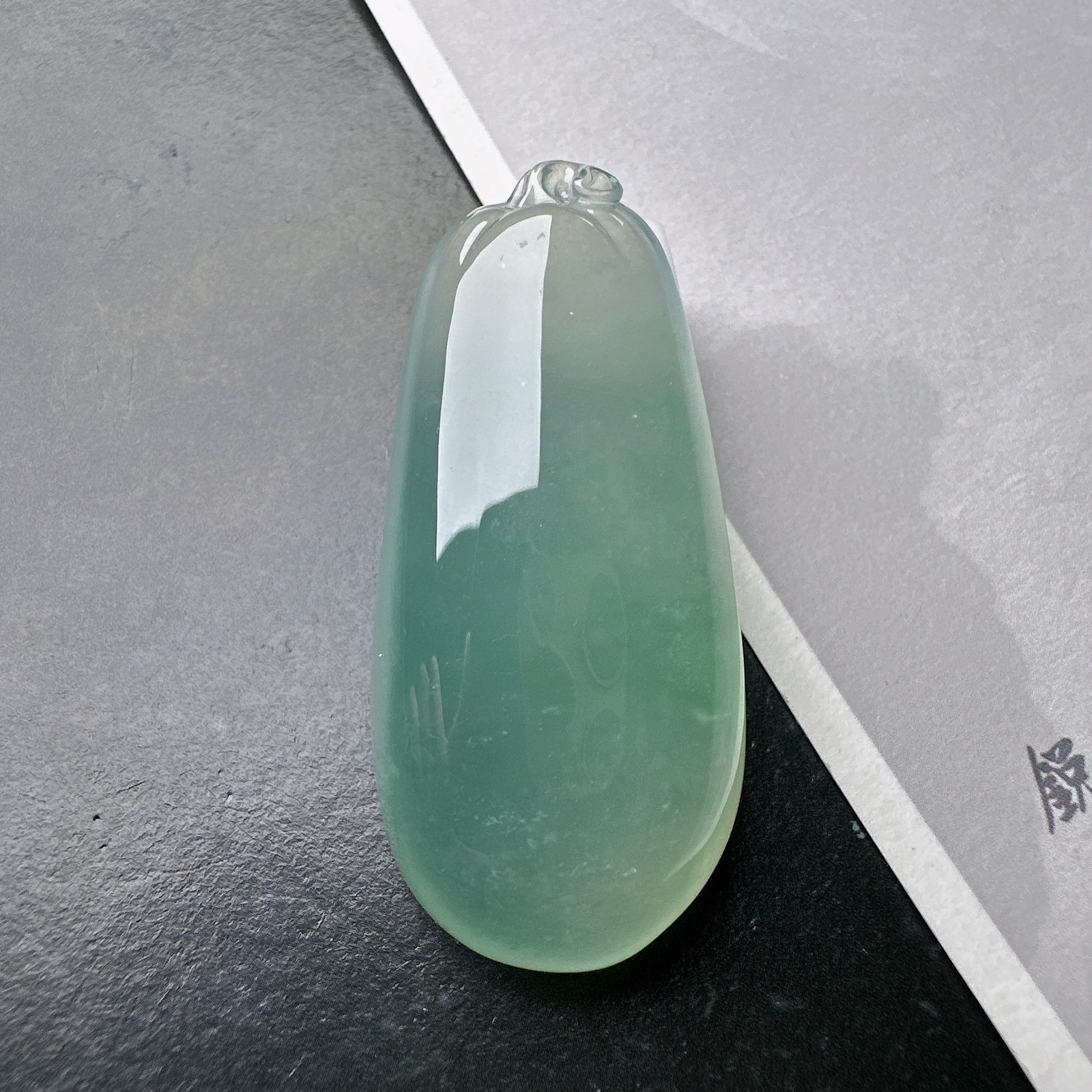 【冰种福瓜吊坠】很厚装，种水上乘，晶莹剔透，纯净通透，莹光感很强。收藏品质