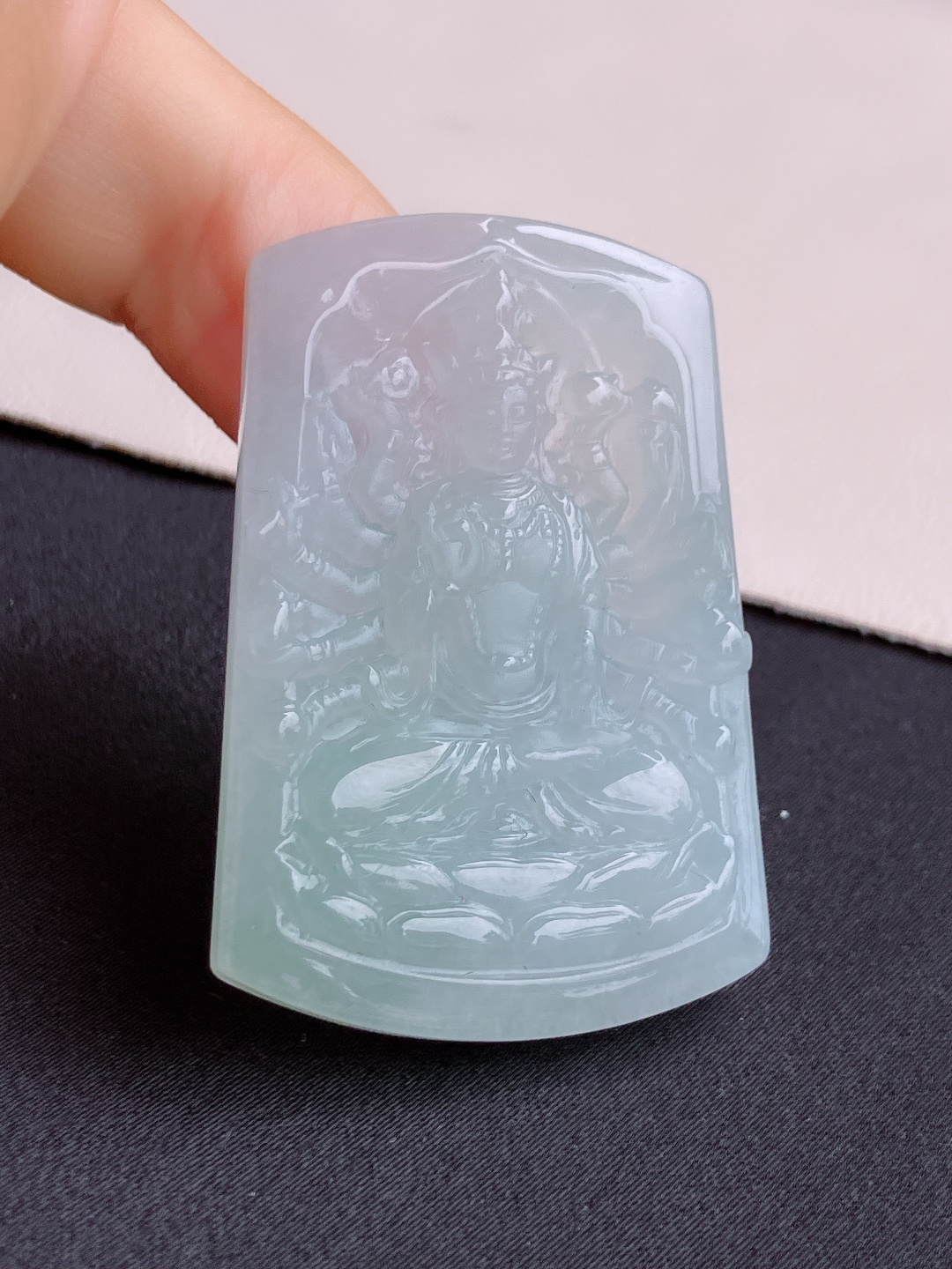 底色千手观音，晶莹剔透，尺寸45.5/30.6/6/自然光实拍