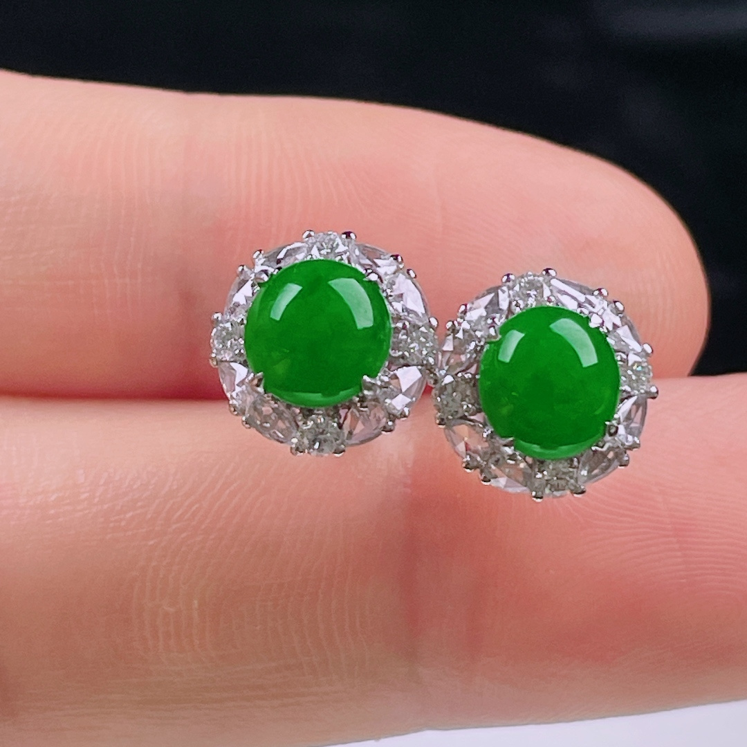 ️辣绿耳钉，老种起光，细底通透，尺寸：裸石6.8/6.8/3mm0724