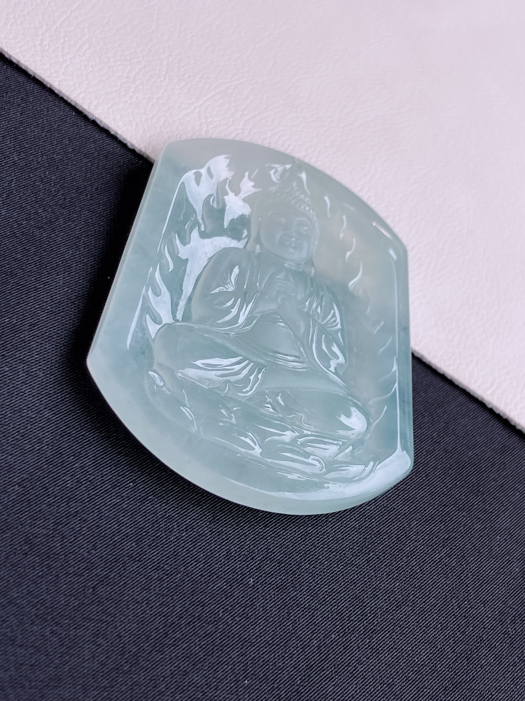 底色阿弥陀佛，晶莹剔透，尺寸48.6/39/5.6/自然光实拍