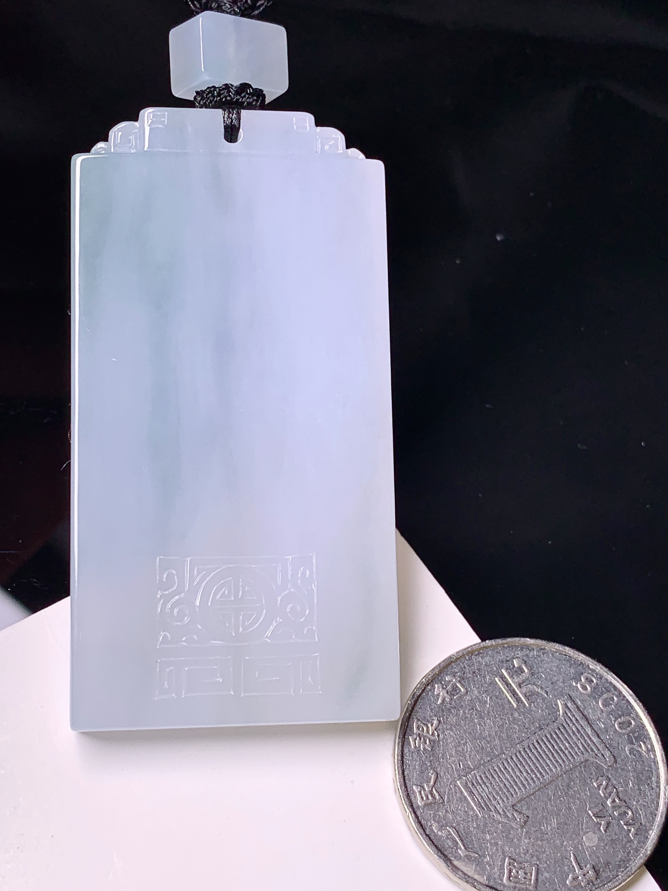 飘绿无事牌吊坠 玉质细腻 色泽艳丽清新 水润亮眼 整体尺寸57*29*6 L1