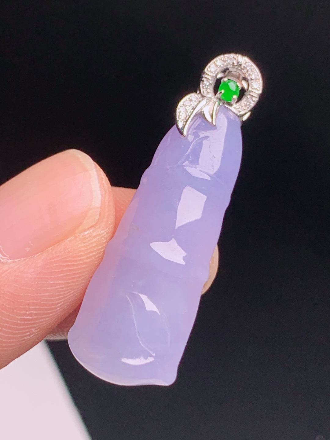 冰粉紫竹节吊坠，玉质细腻柔光满满，节节高升形制雅致，绿宝钻扣轻奢百搭