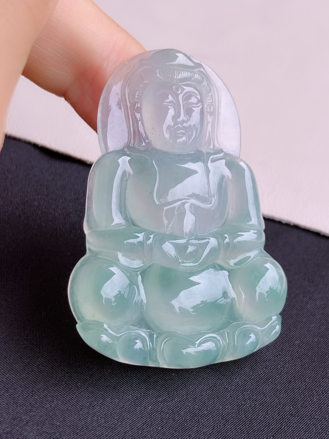 底色观音，晶莹剔透，面容慈祥，尺寸54/37.6/6/自然光实拍