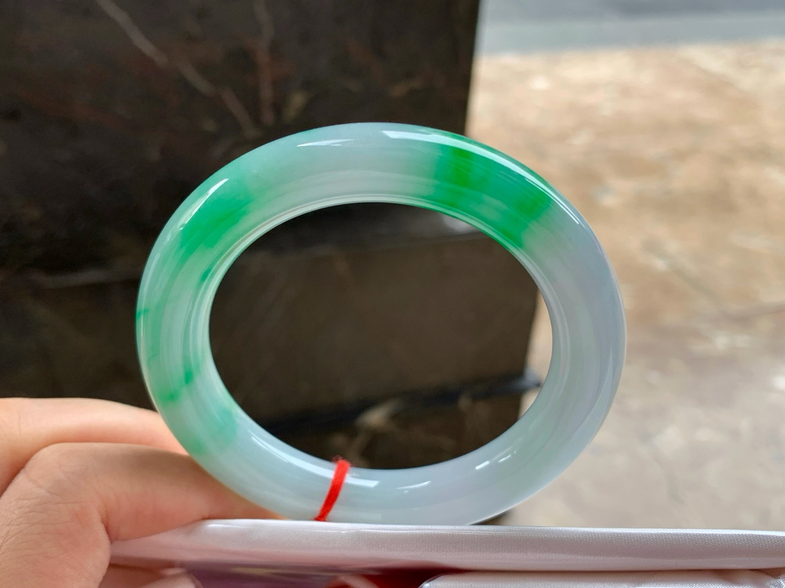 55-11.3
带色圆条手镯^_^鲜艳