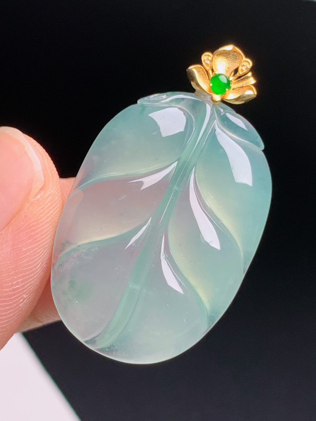高冰晴水树叶吊坠，通透起光胶润细腻，金镶绿蛋顶扣精致雅致，大业有成 裸石29-20.5-4.3 整体35.9 53