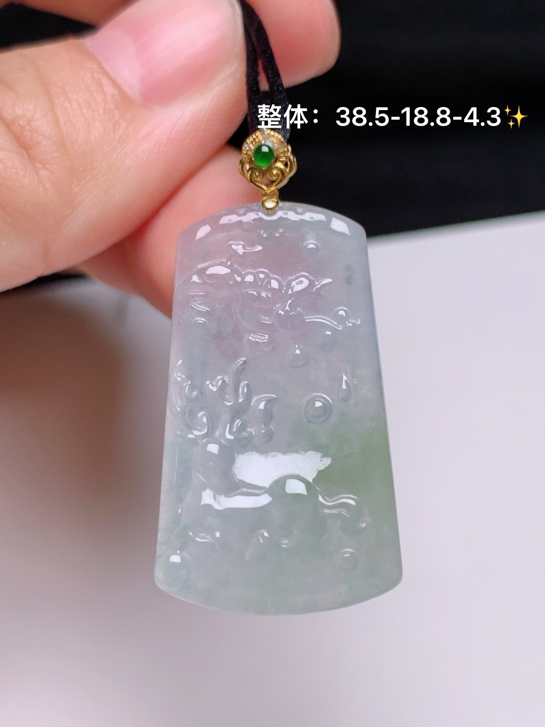 冰山水牌吊坠 18k金镶嵌，38.5-18.8-4.3