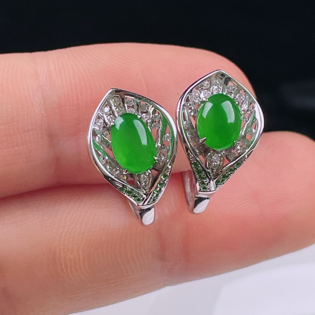冰绿耳包，老种起光，细底通透，尺寸：裸石6.7/4.3/2mm0724