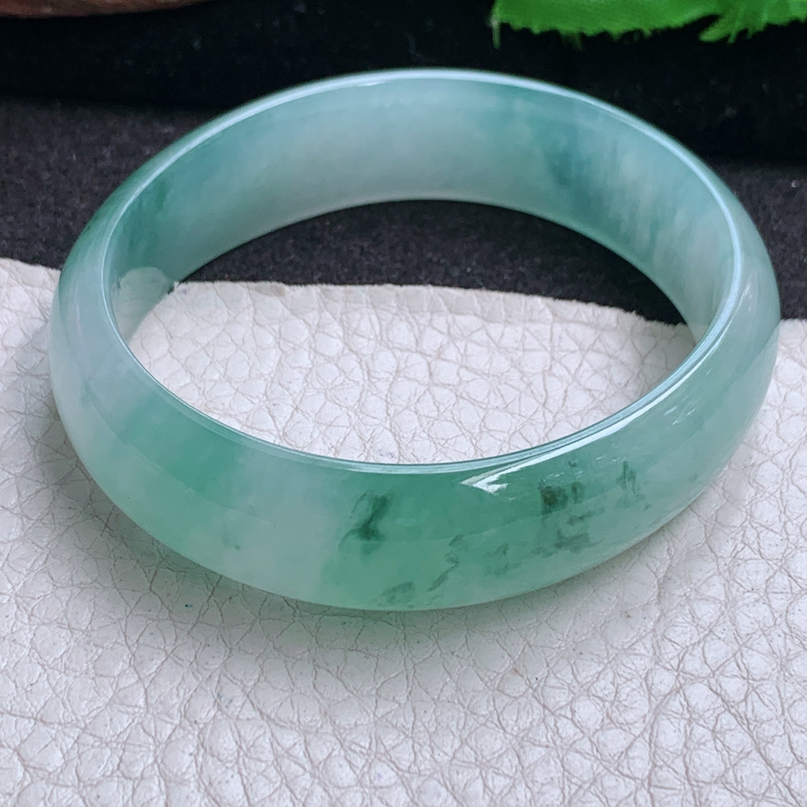 js实拍55*49*14.6*6贵妃镯 缅甸翡翠a货玉手镯 冰飘花蛋形高品质玉手环