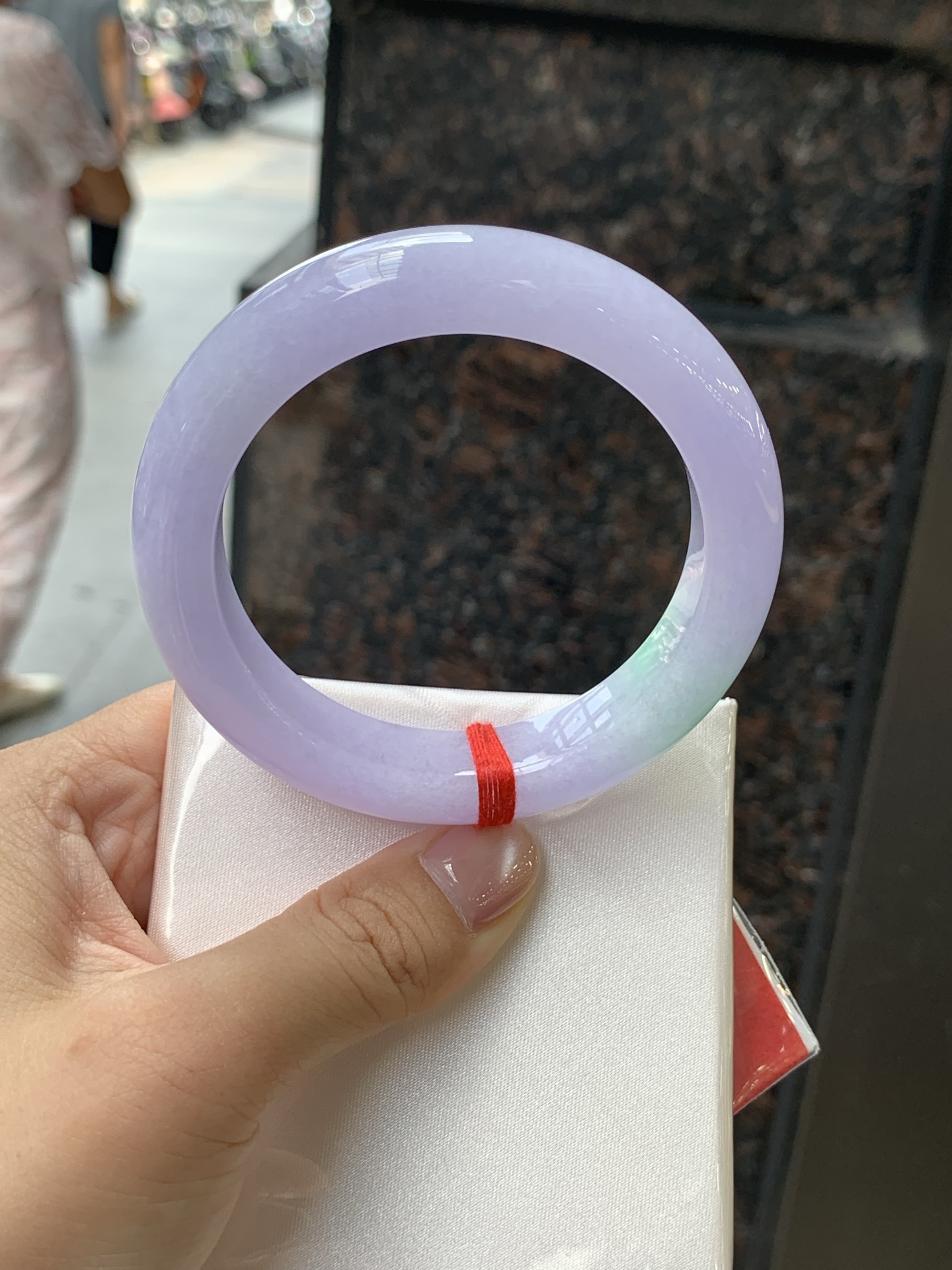 春彩正圈 56.3-12.3-9.8 0724-N1246 打灯纹裂，底妆水润细腻，浓郁紫底与果阳绿搭配，宛如春天的繁华。在岁月的长河流转中绽放着独特的魅力，气质温婉而迷人。